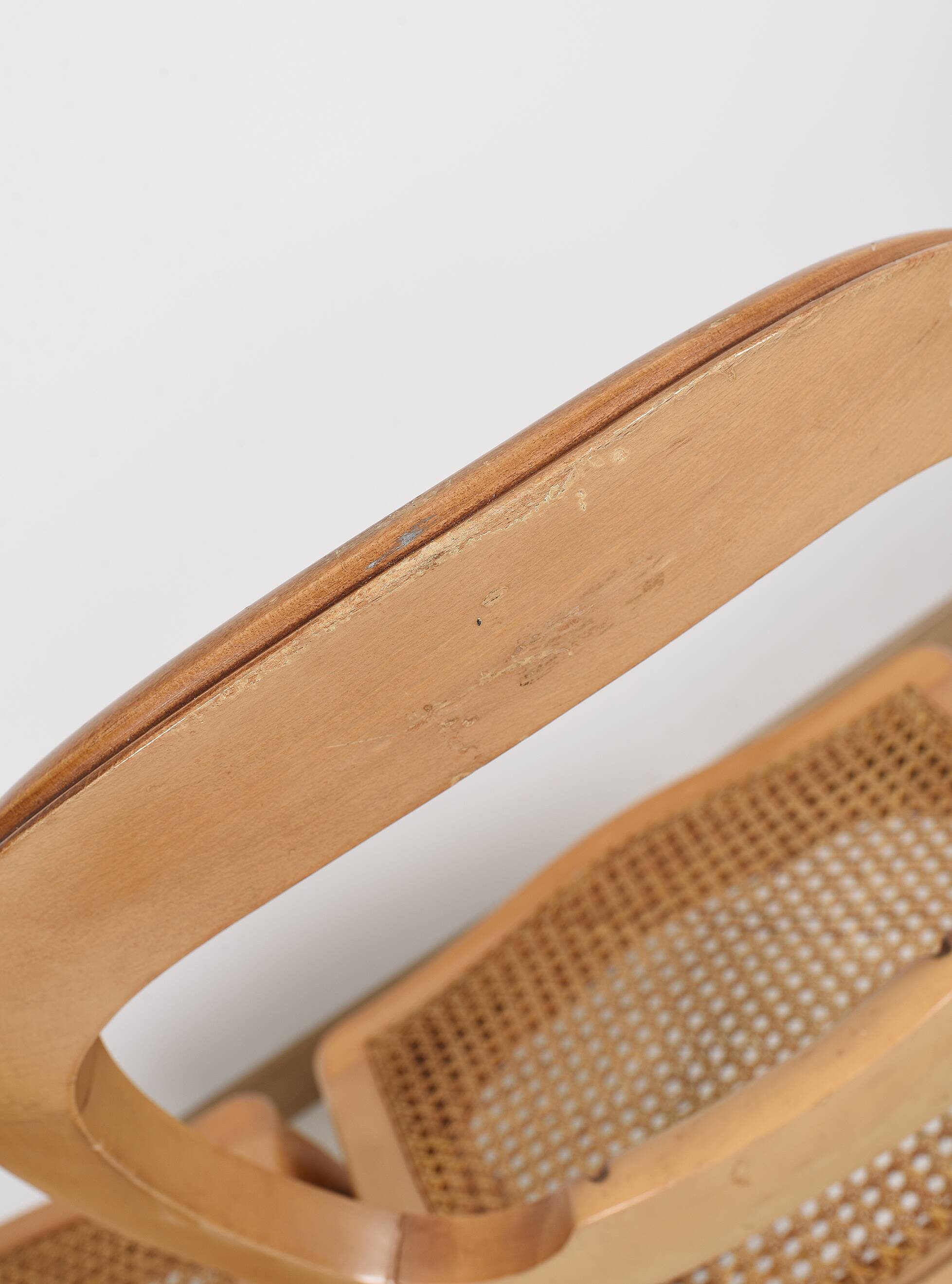 Paire de chaises cannées, en bois