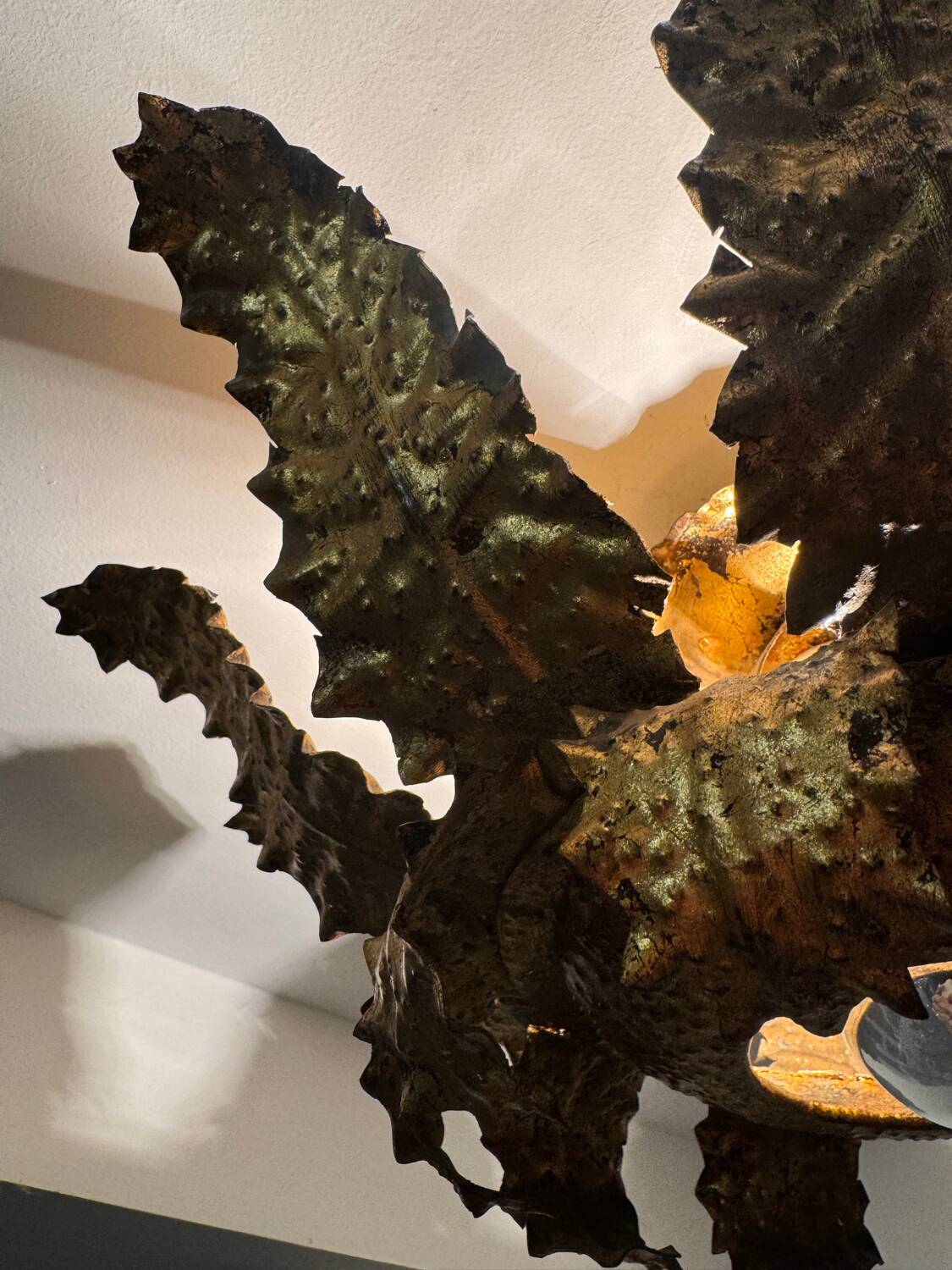Plafonnier soleil fer forgé doré années 60