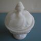 Sucrier, drageoir style Louis XV en opaline de Portieux