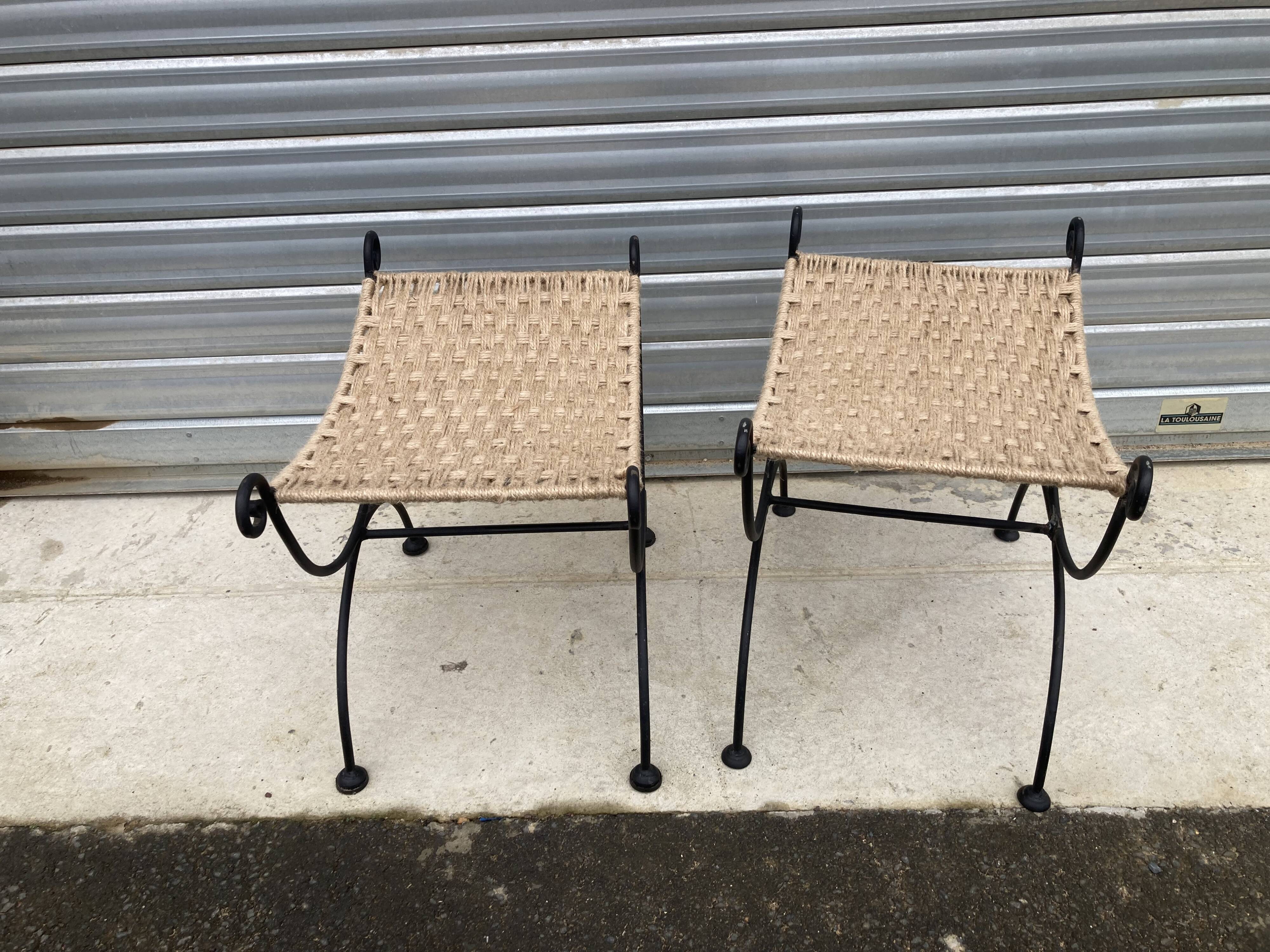 Paire de tabourets, curule  en fer forgé, tressage, chanvre