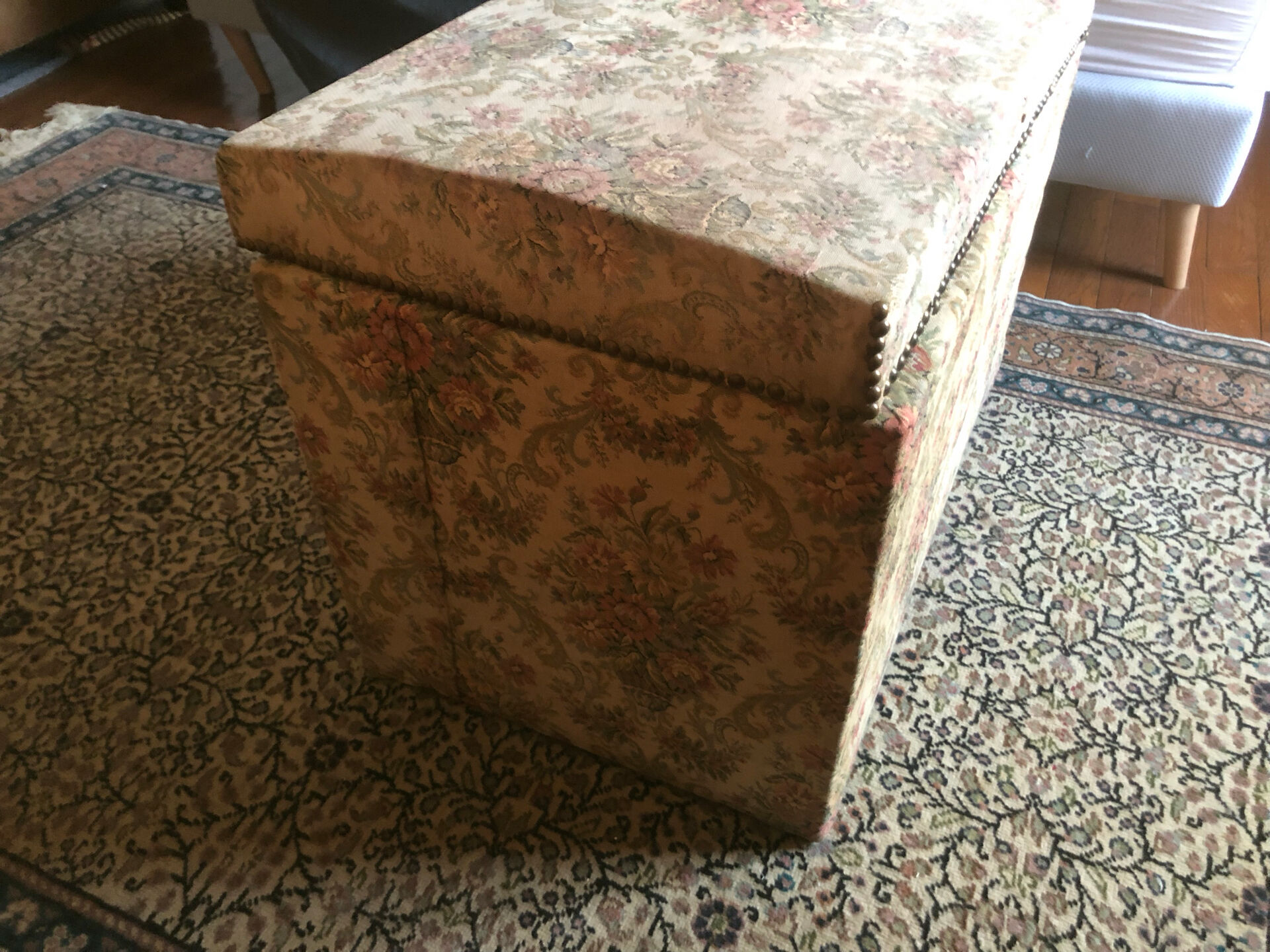 Coffre ancien en tissu