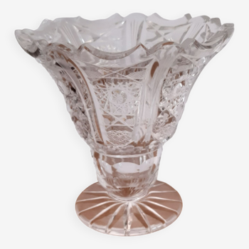 Vase en verre sculpté