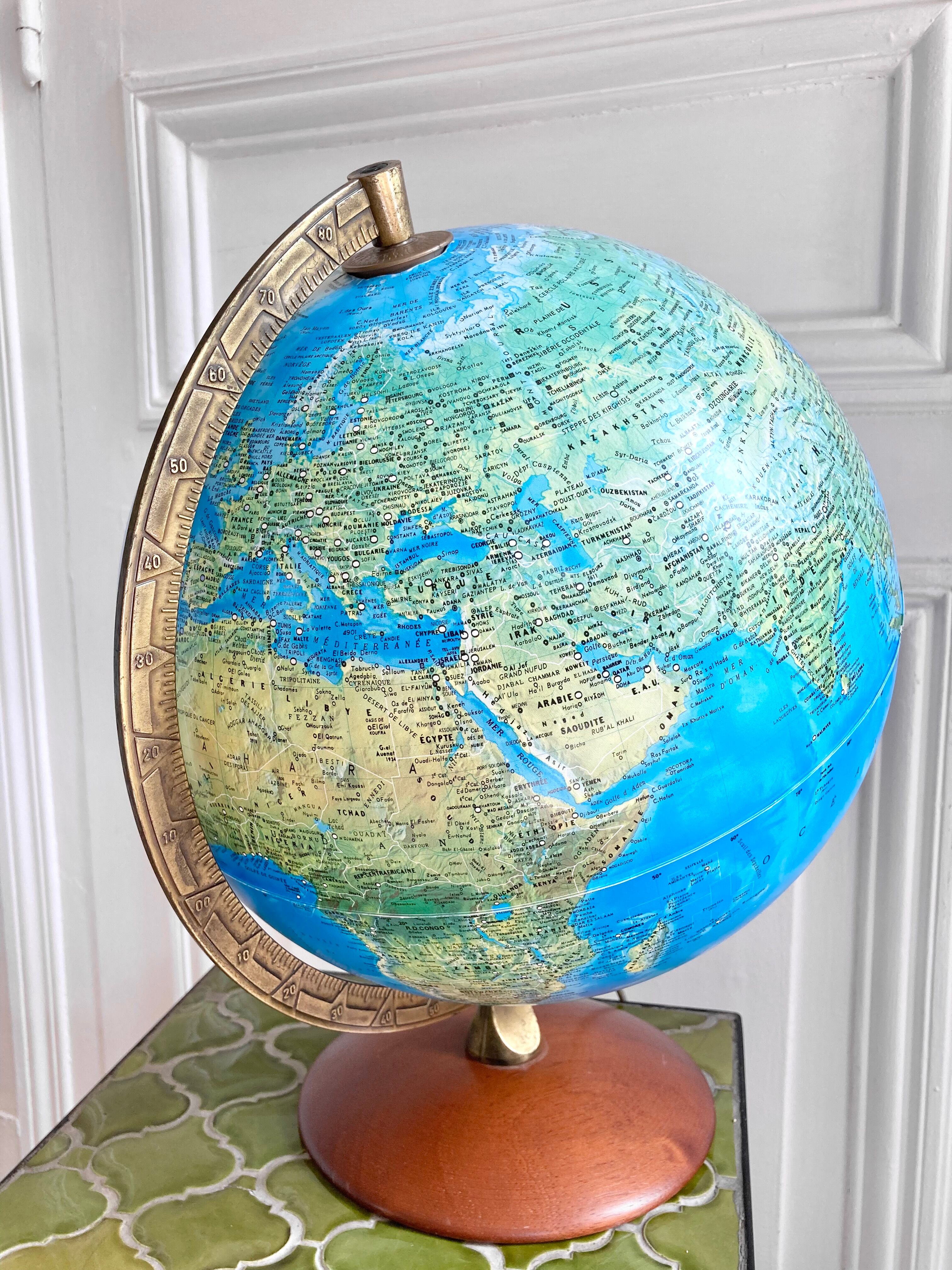 Mappemonde globe terrestre lumineux