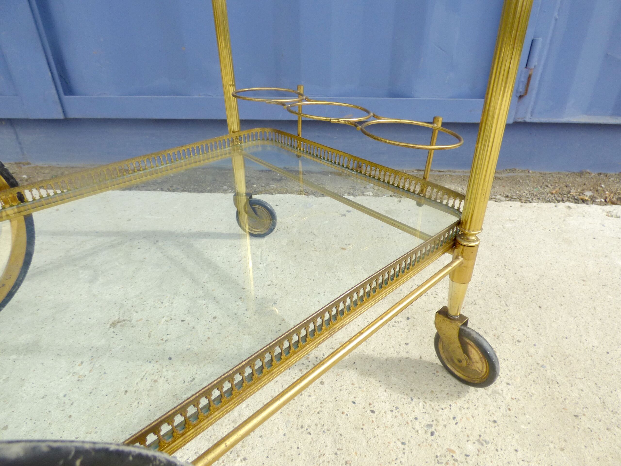 Golden wheels serving table
