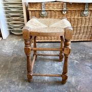 Tabouret en bois et paille tressée