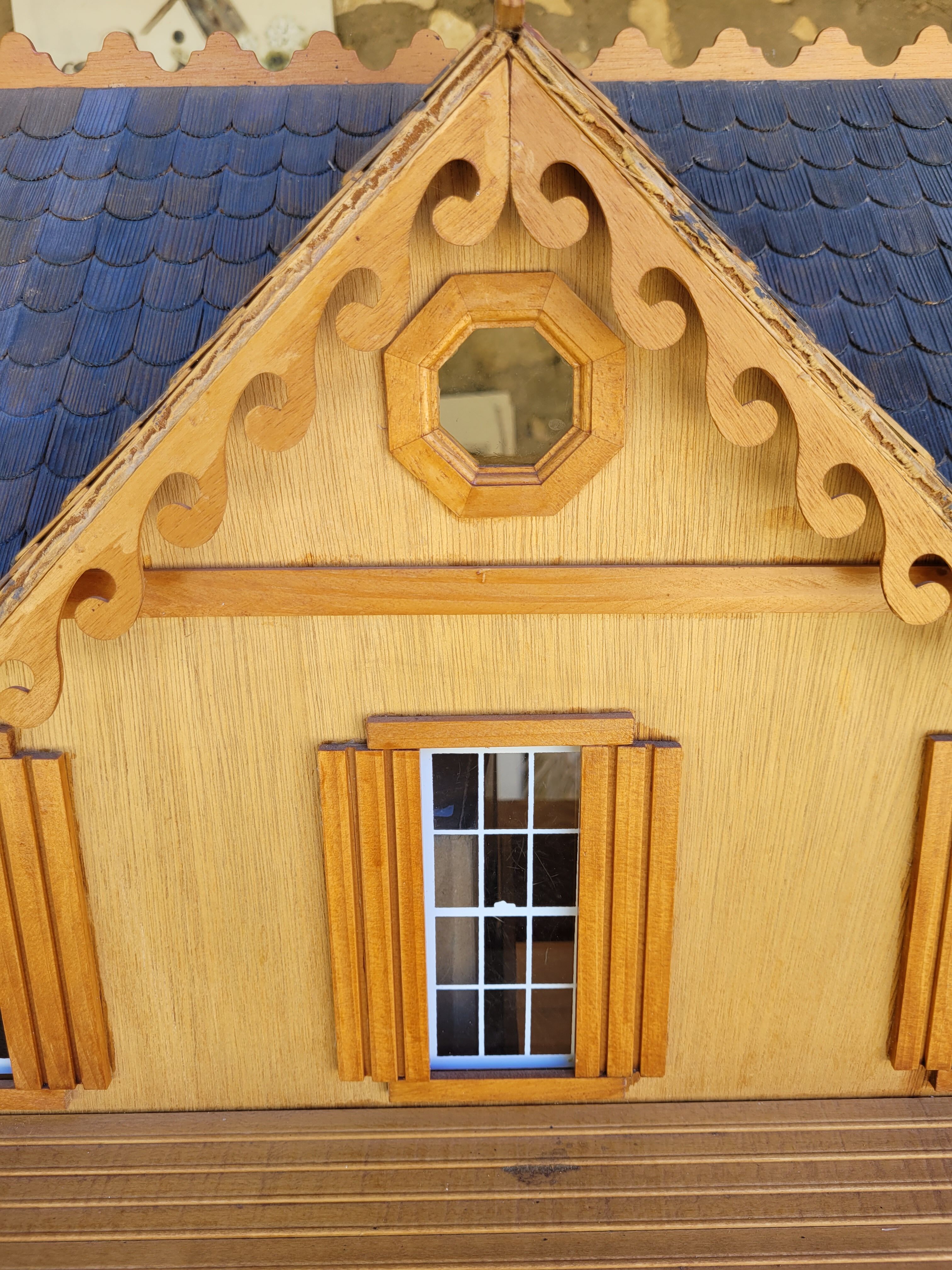 Artisanal cottage house for dolls