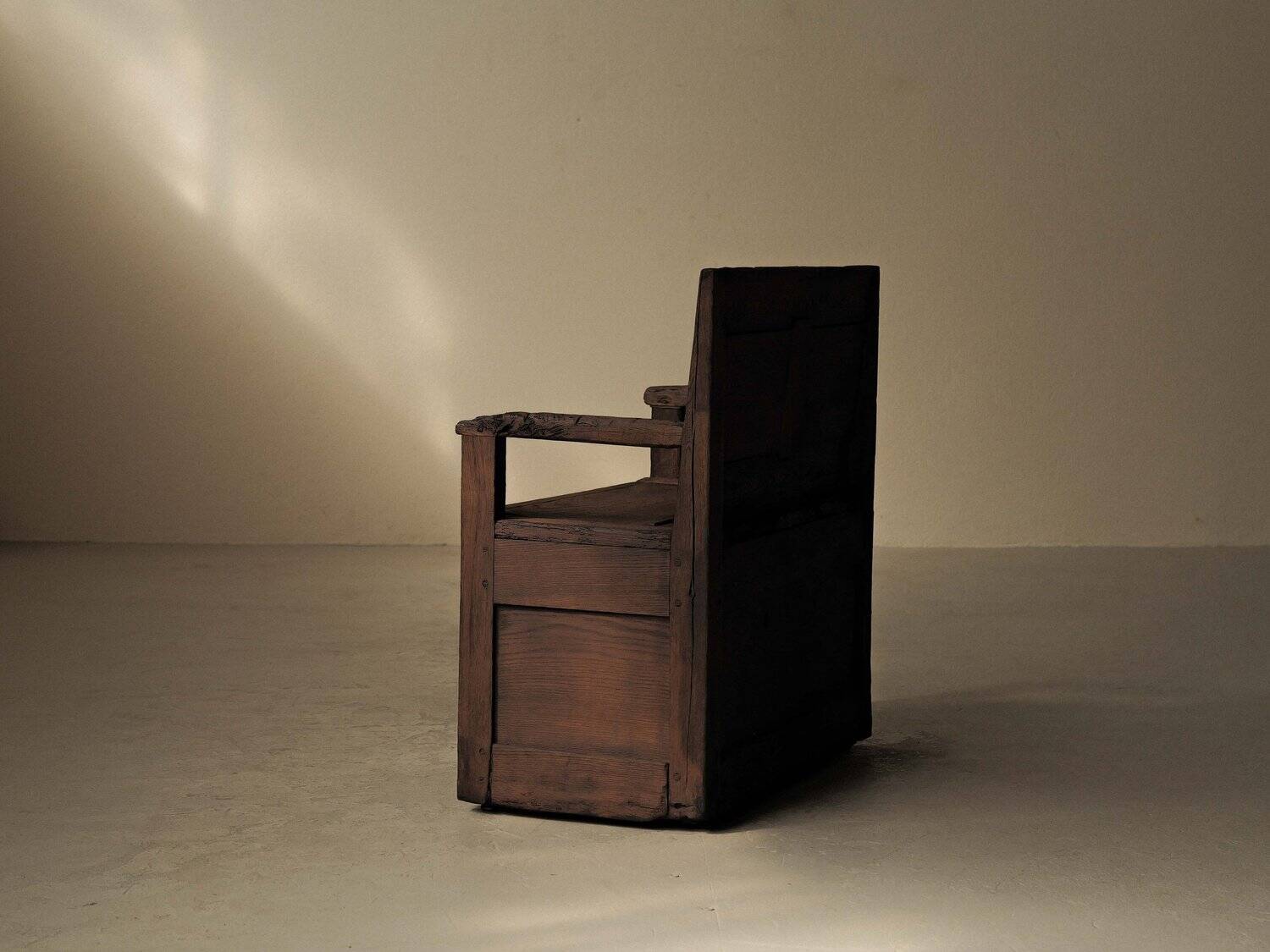 Farm chest bank in solid wood, Auvergne, 19th century