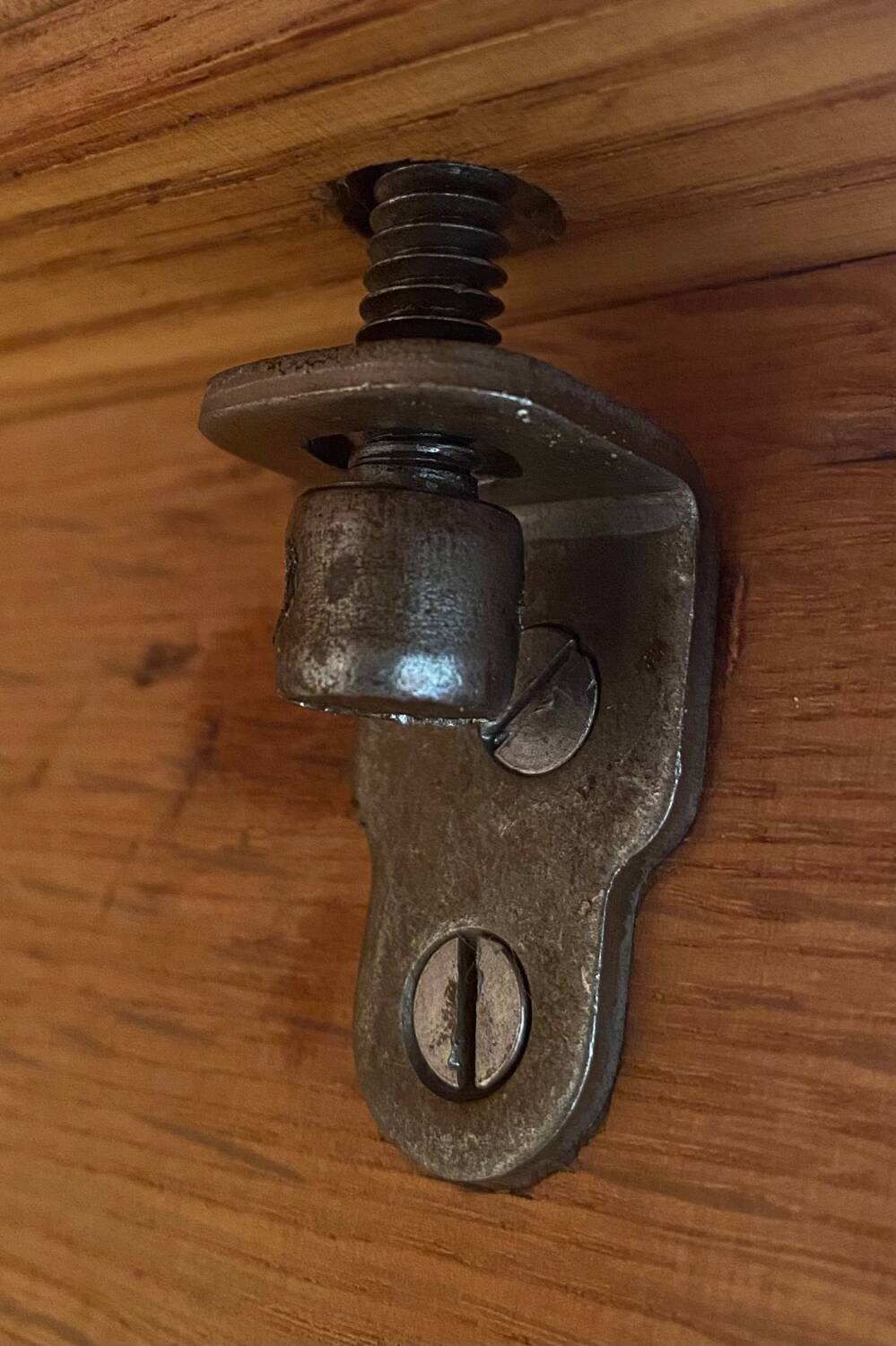 Armoire vintage pieds compas années 60