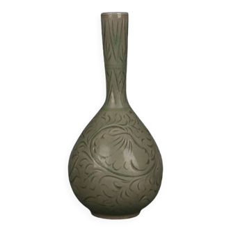 Vase en porcelaine céladon sculpté de style dynastie Song exquis