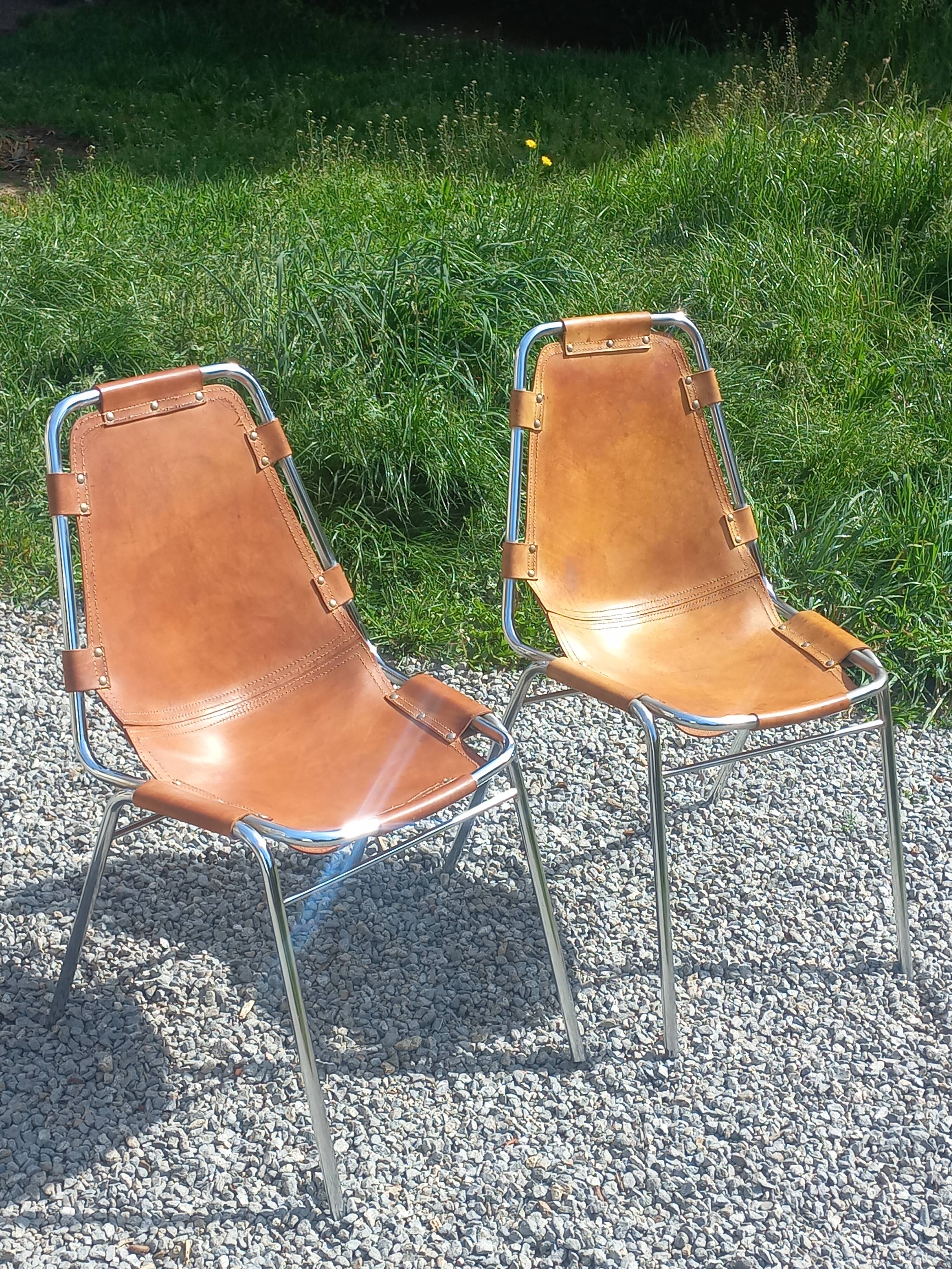 Paire de chaises design de Charlotte Perriand pour les Arcs
