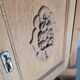 Buffet ancien en bois brut et 2 portes médaillons sculptées