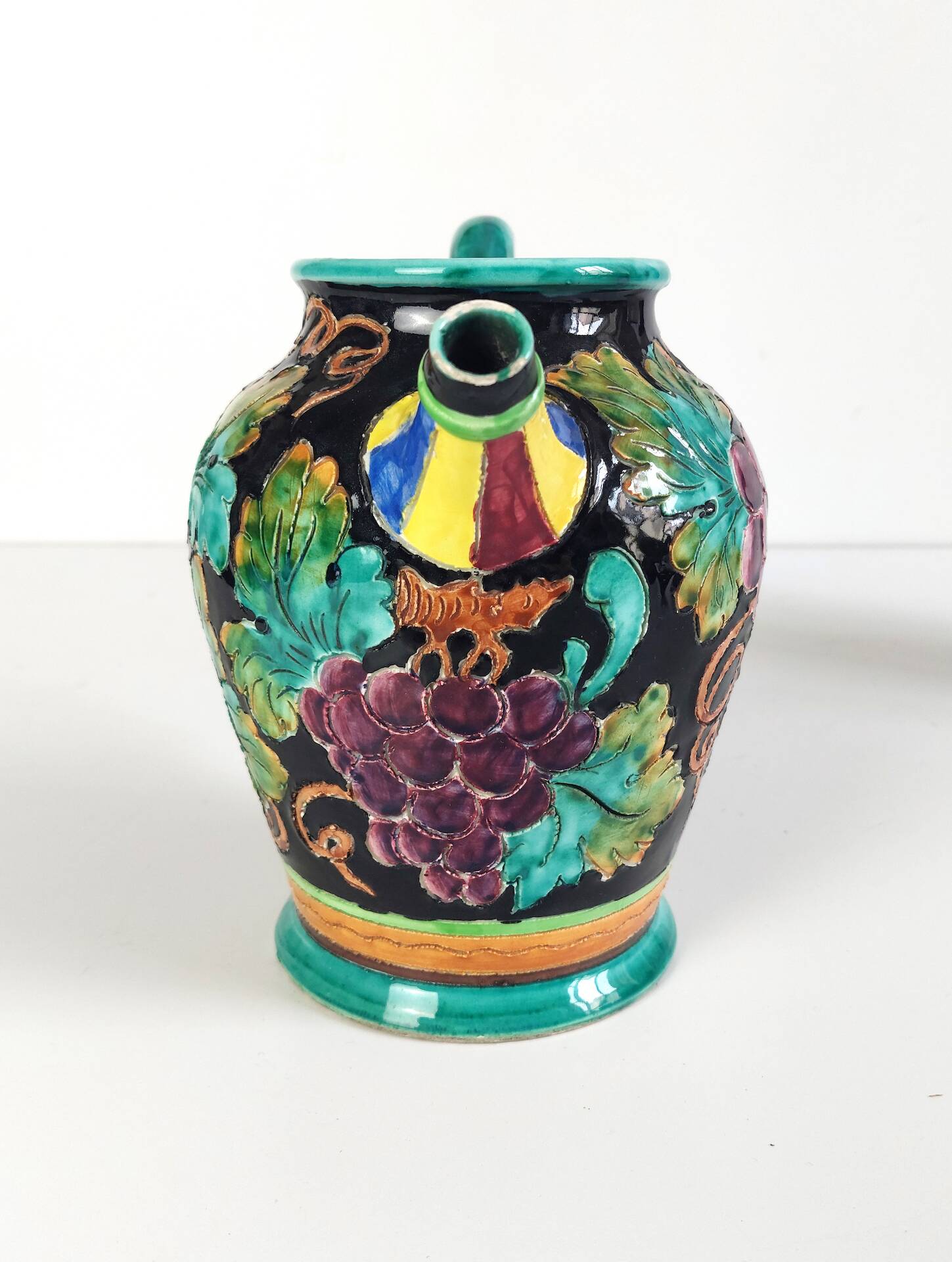 Lot of vases and carafes in earthenware and ceramic.