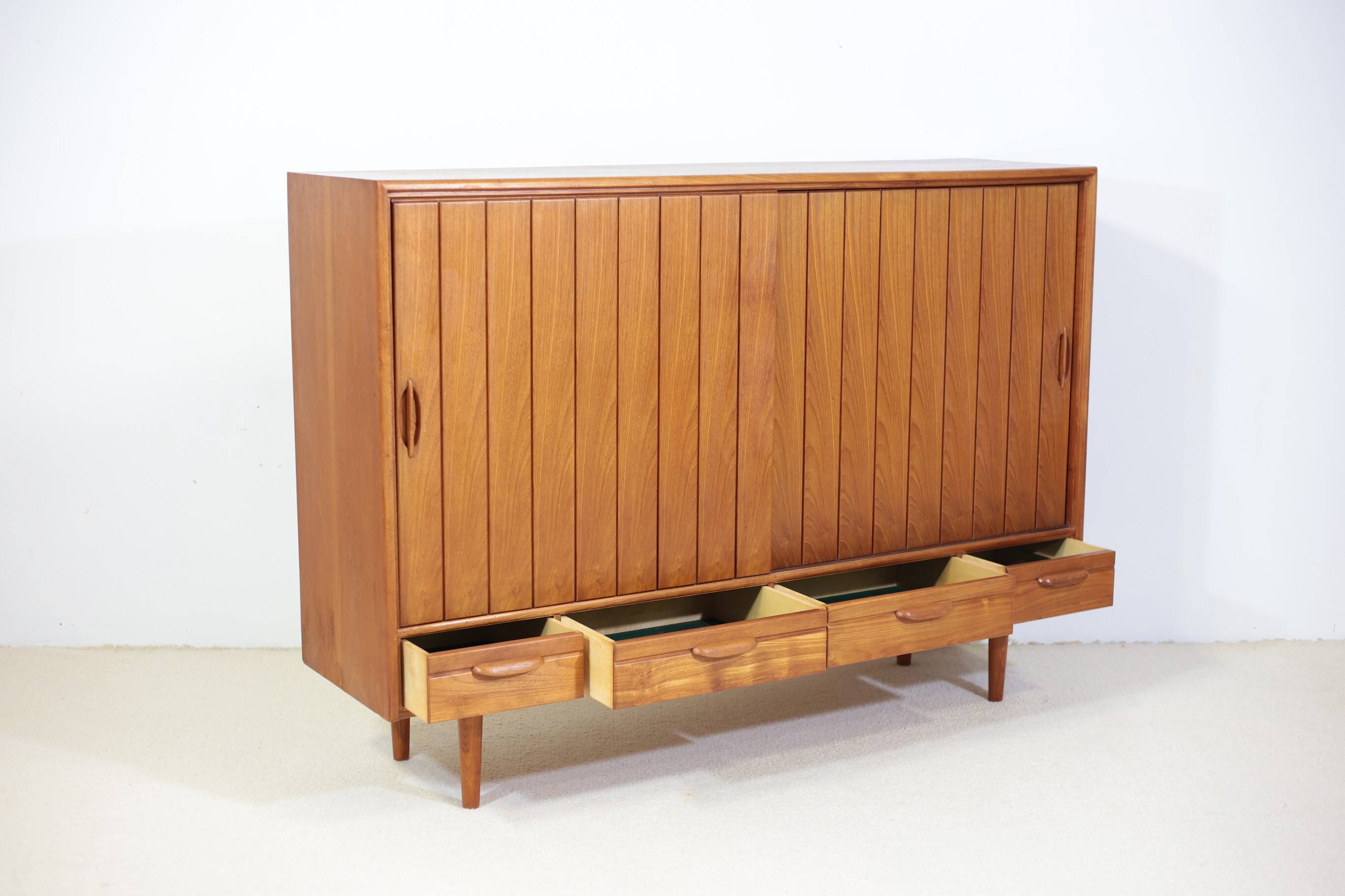 High teak enfilade