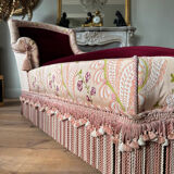 Méridienne d’époque Napoléon III en velours bordeau et décor floral -