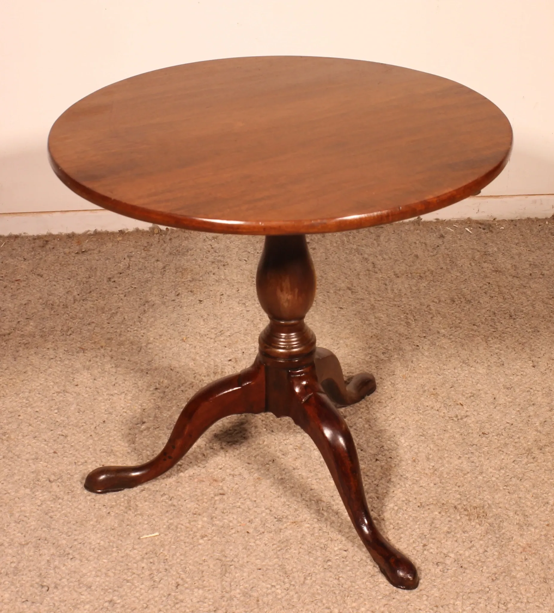 small tripod table in mahogany from the early 19th century