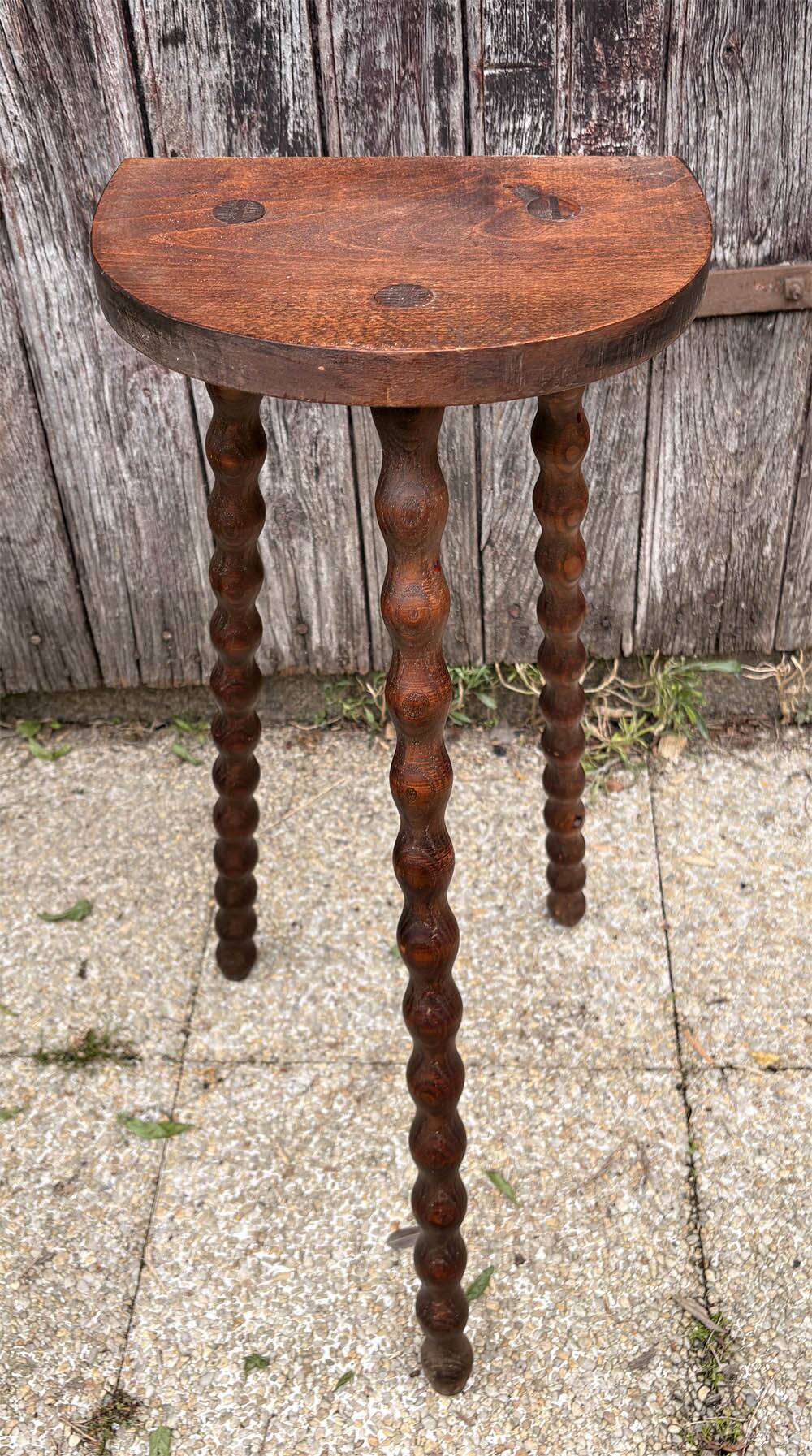 Elegant vintage demi-lune side table in turned wood, vintage, 1950s - 1960s.