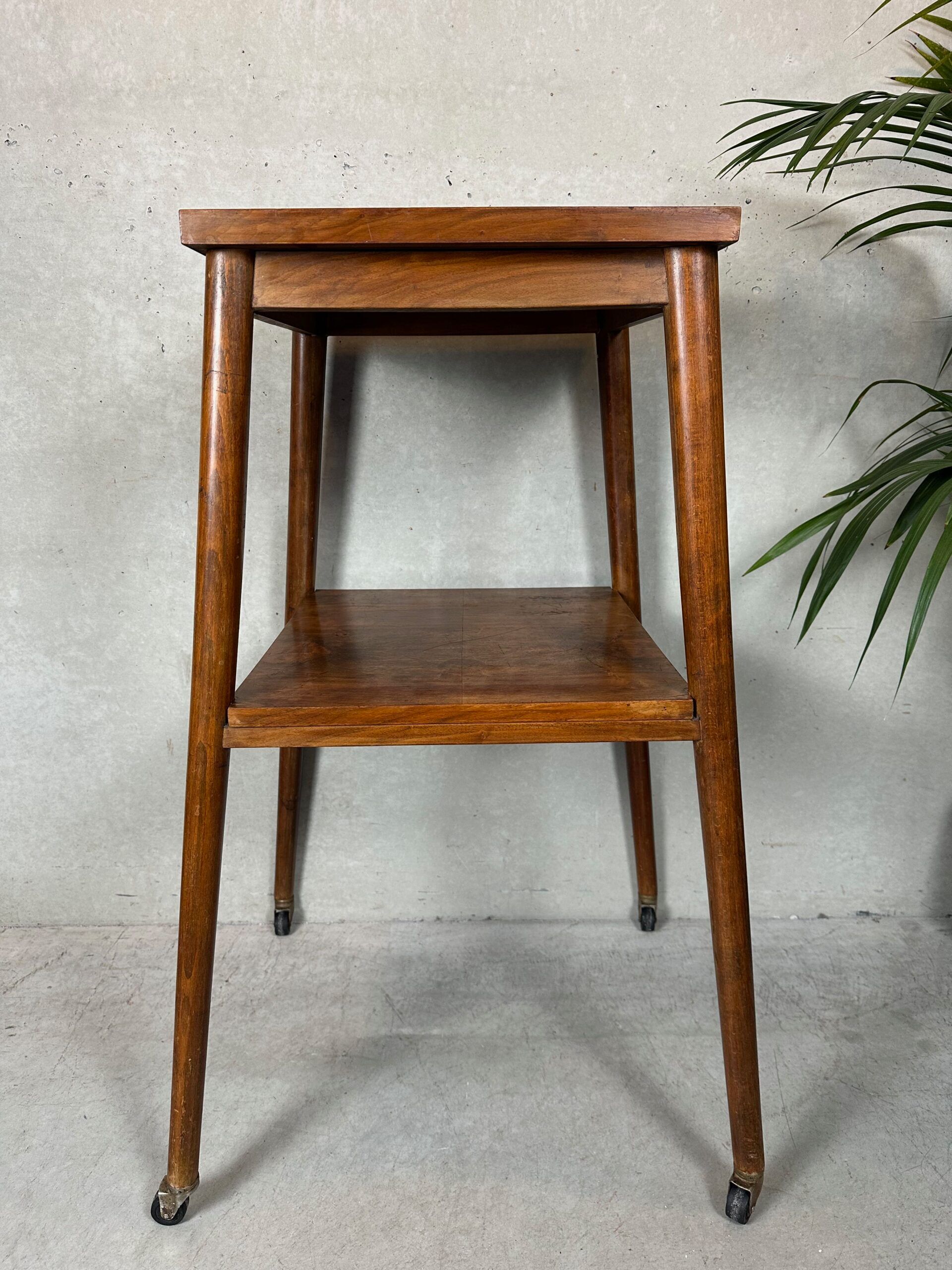 Vintage (tall) side table / plant table on wheels