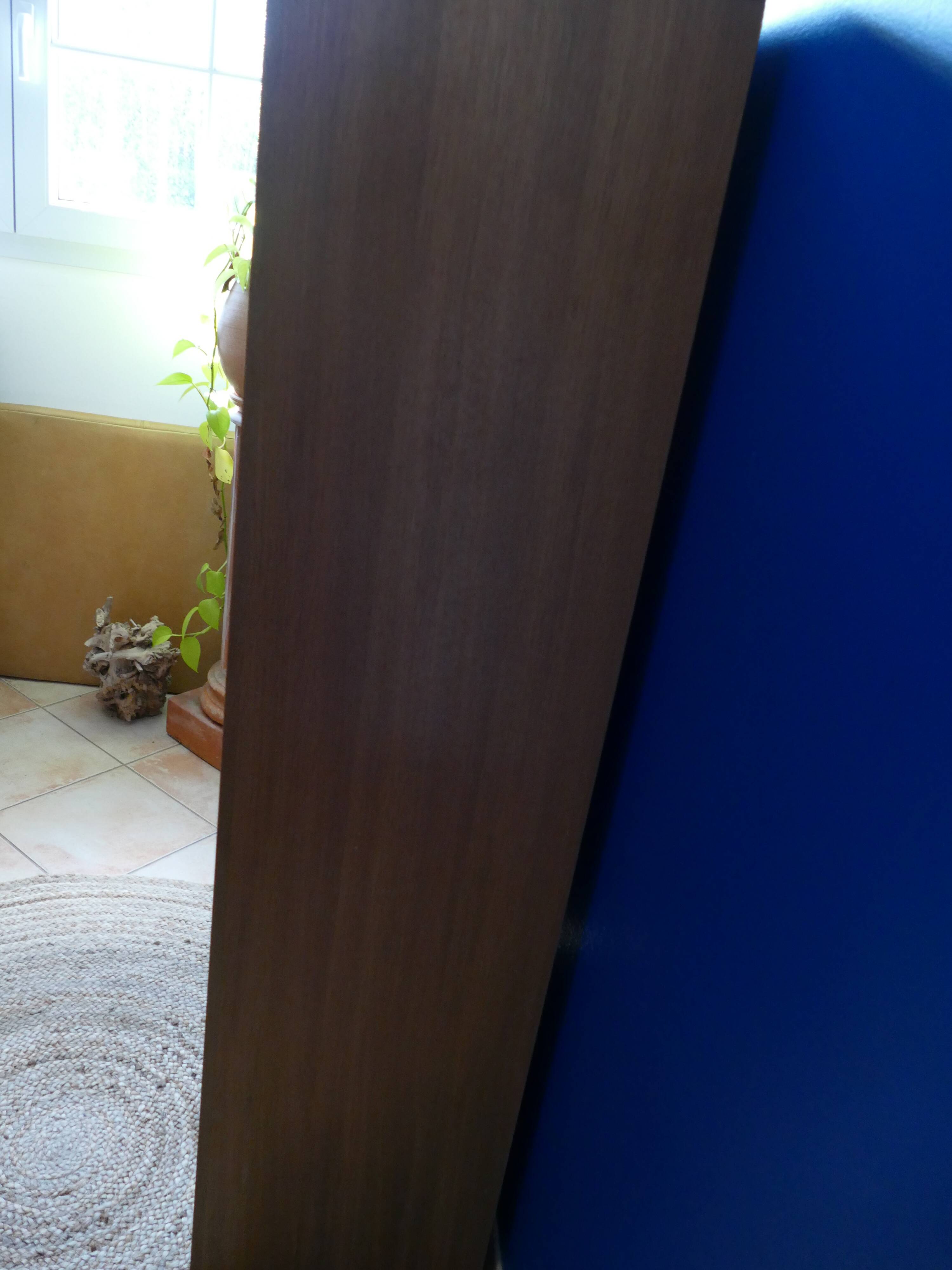 Curtain cabinet
