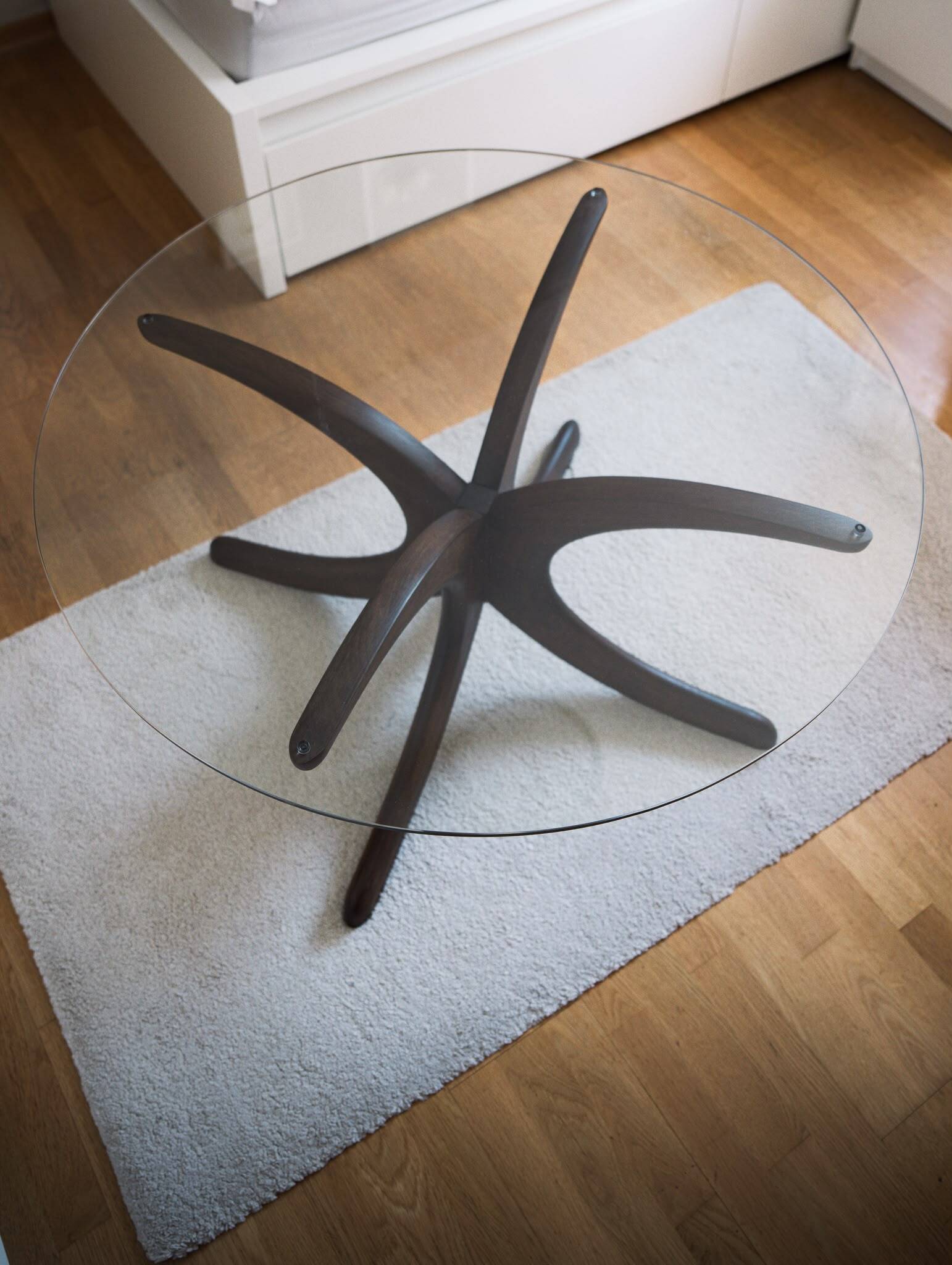 Table basse en verre et en bois