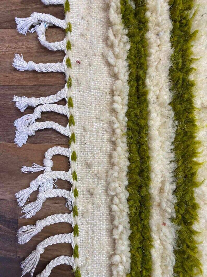 Handcrafted Berber rug in pure natural wool, size 150 x 250 cm