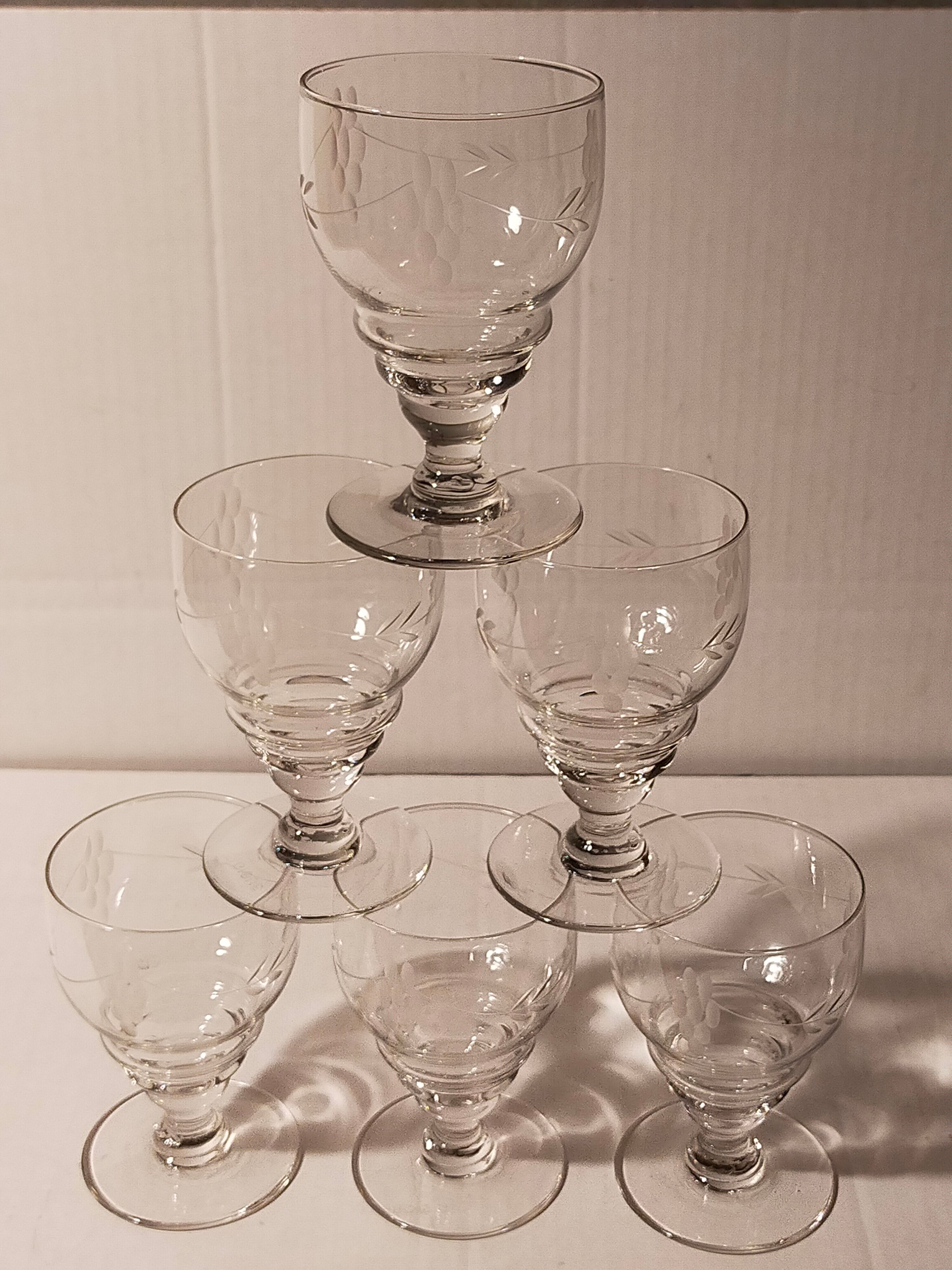 PRODUCT POP UP CHRISTMAS 2020 Six glasses with antique engraved feet