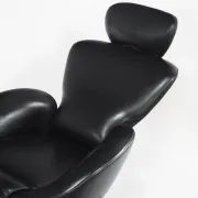 "Dodo" armchair in black leather. Design by Toshiyuki Kita. Cassina. Italy.