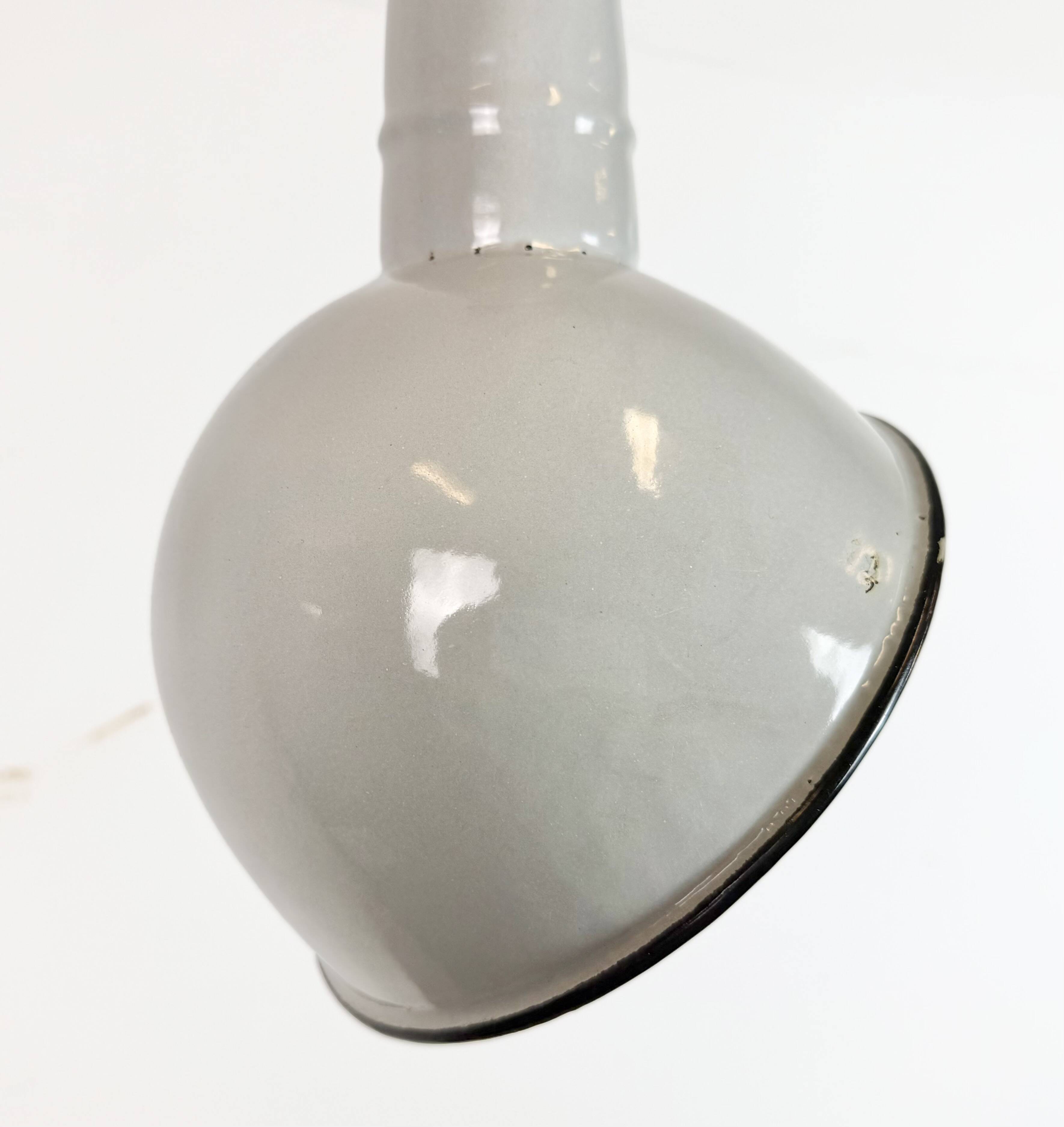 Suspension industrielle en émail gris, années 1960