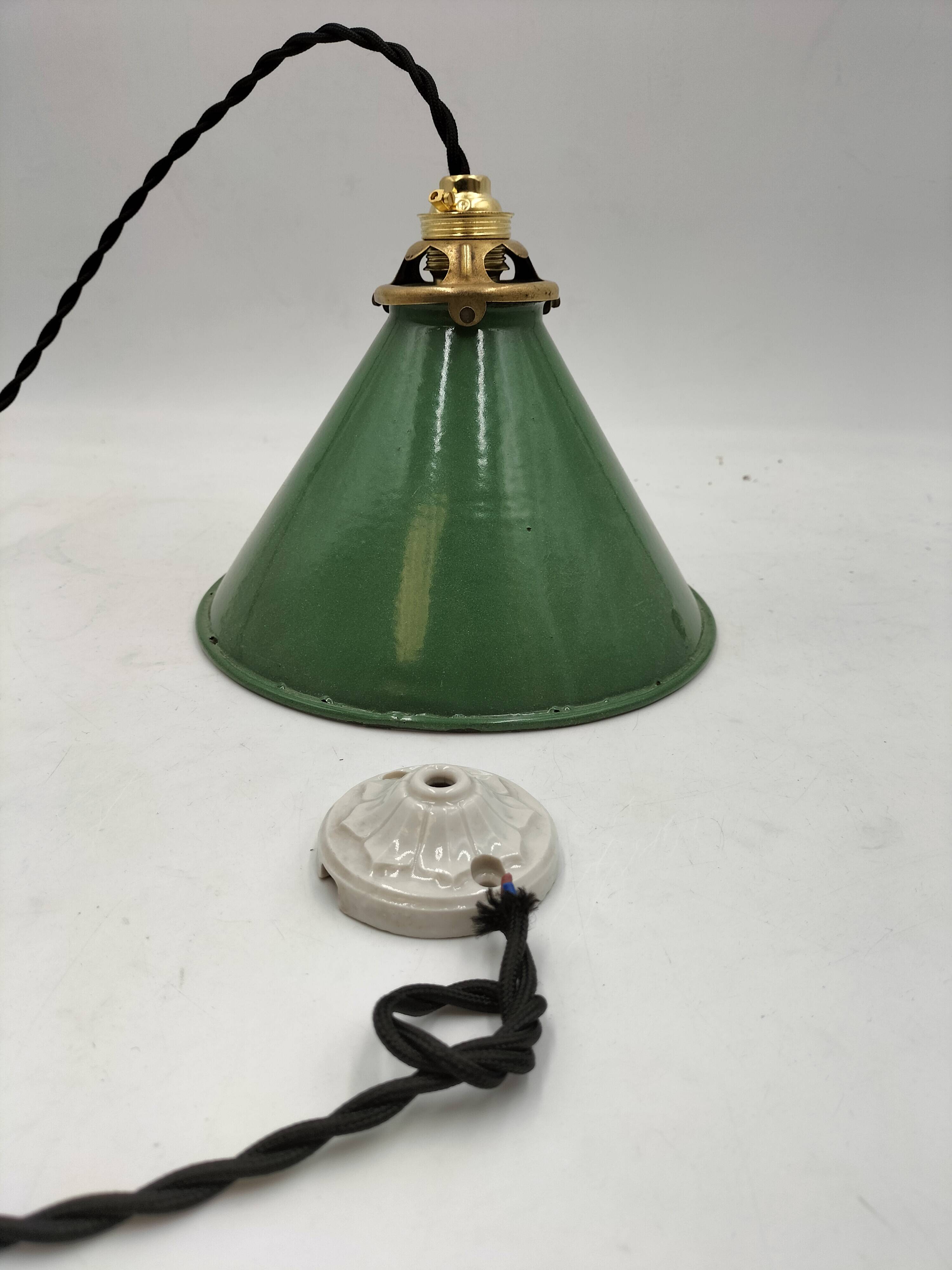 Enamelled sheet metal cone suspension