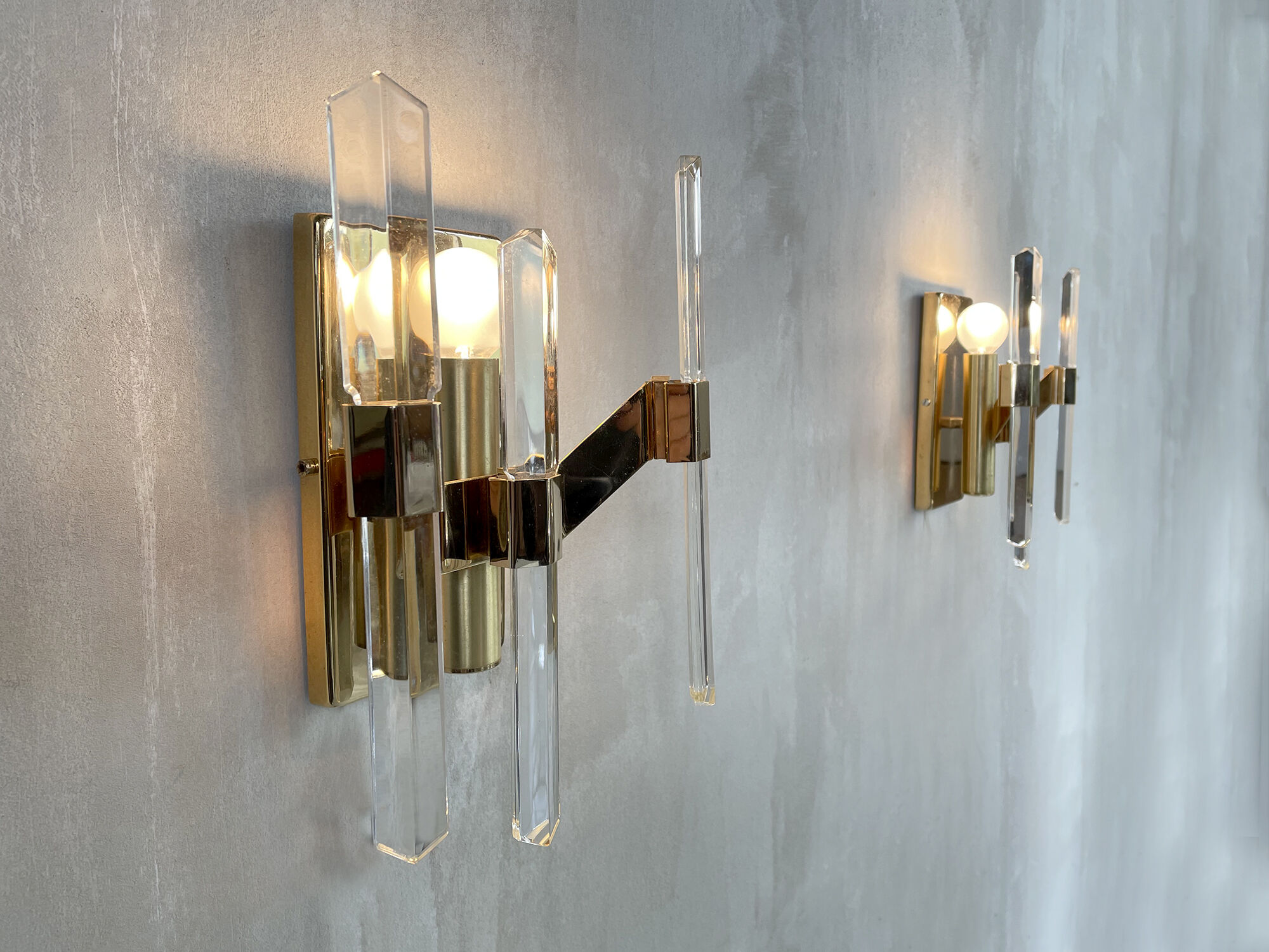Pair of wall lamps in glass and gilded metal Sciolari