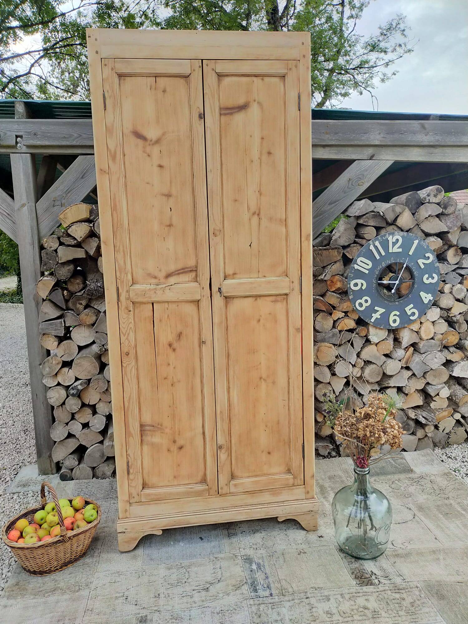 Très grande armoire bois rénovée