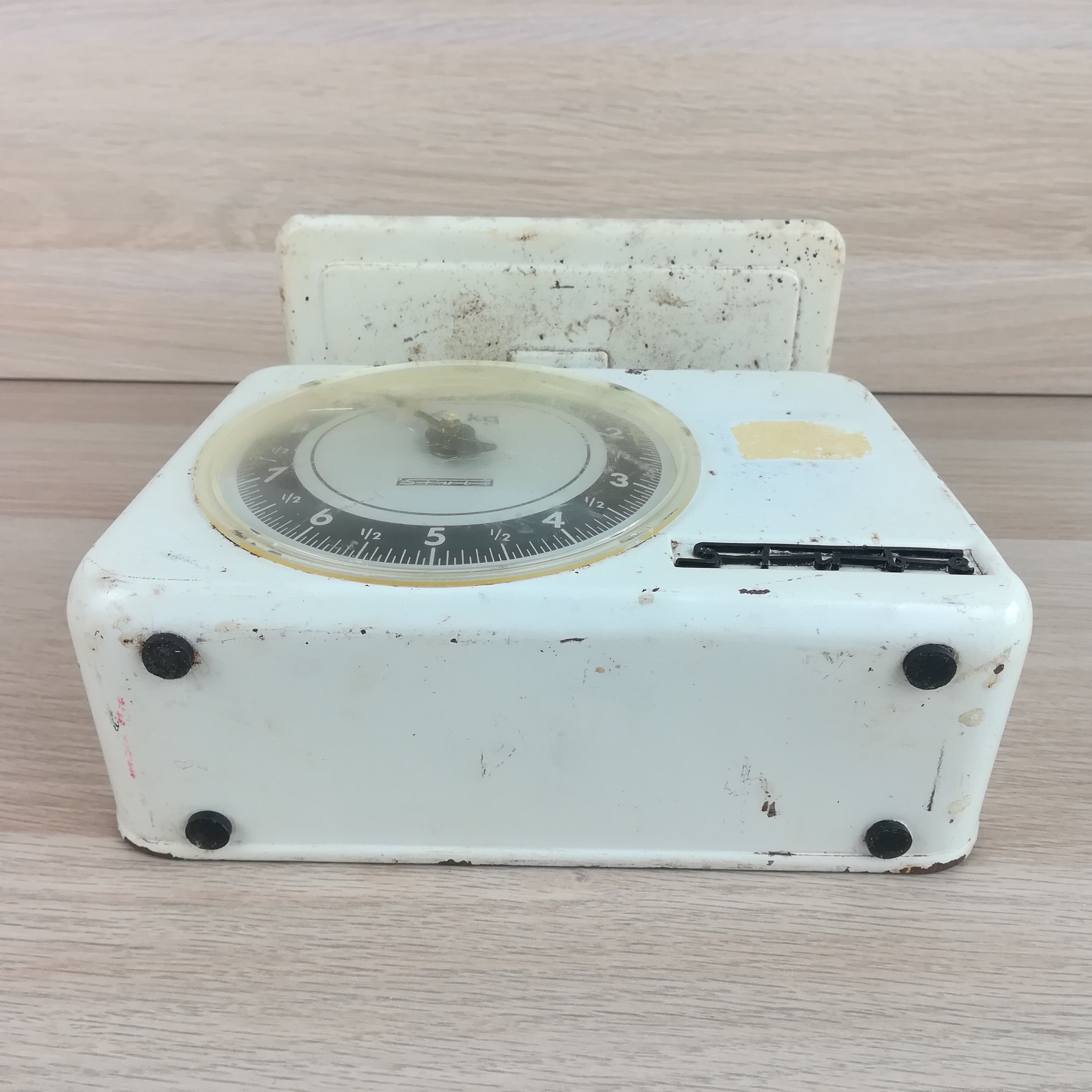 Stube metal scale
