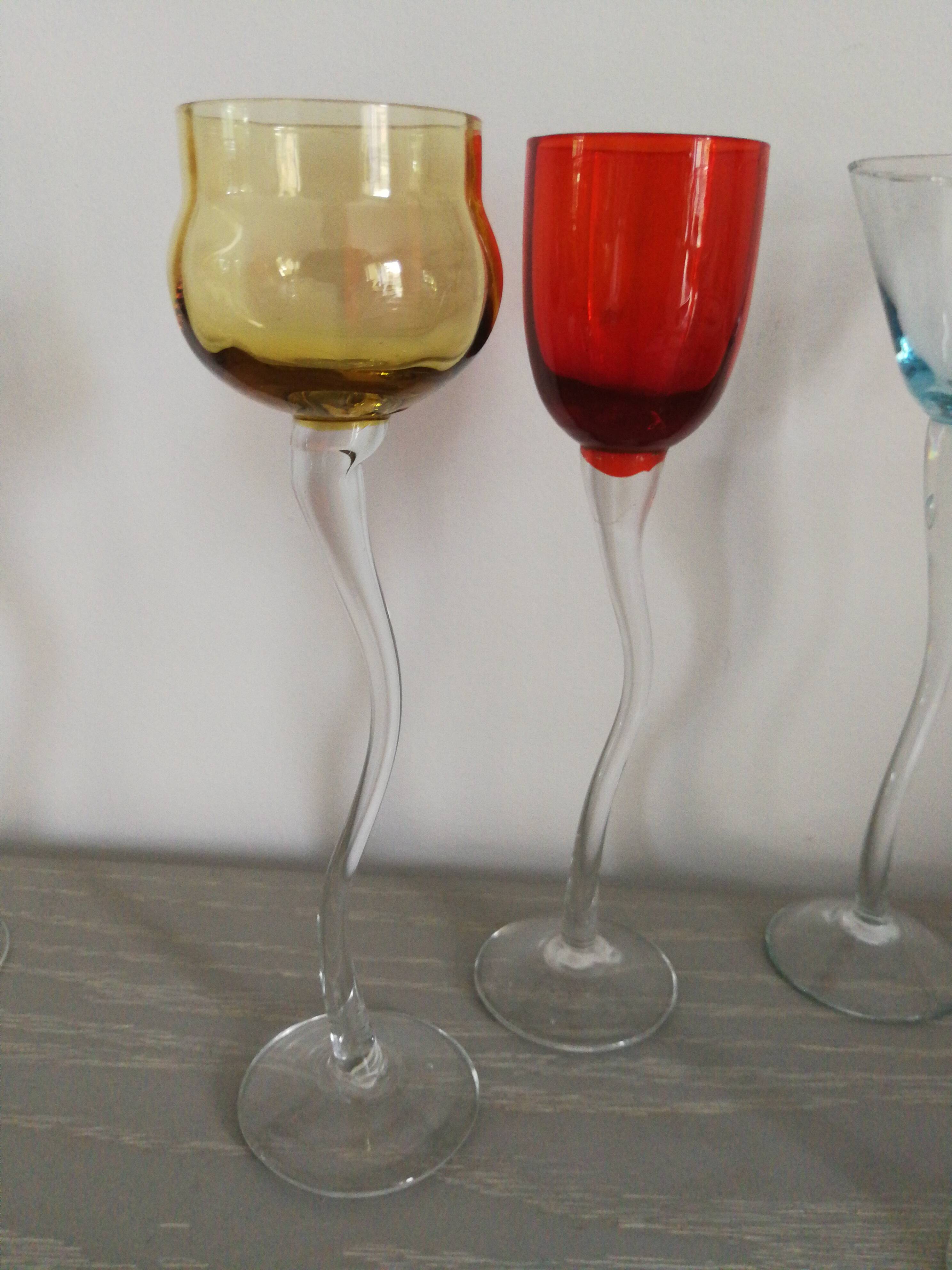 6 Stemmed glasses
