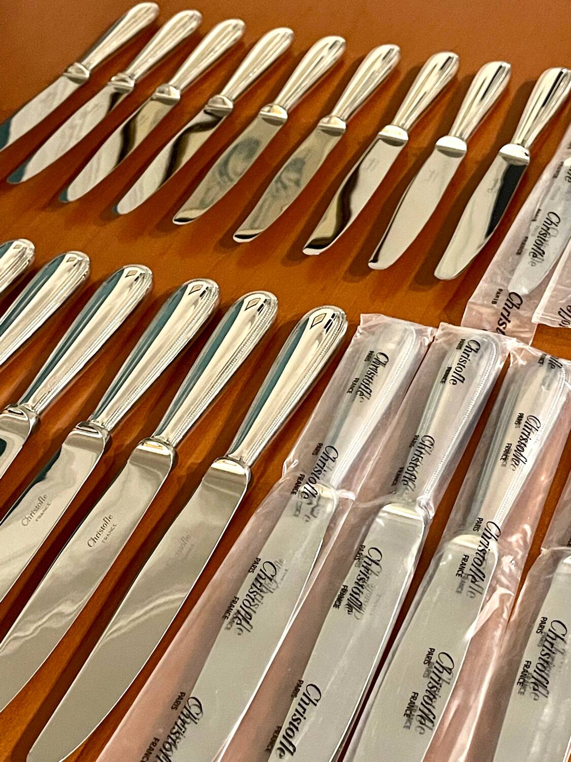 Christofle pearls, 24 knives excellent condition with box