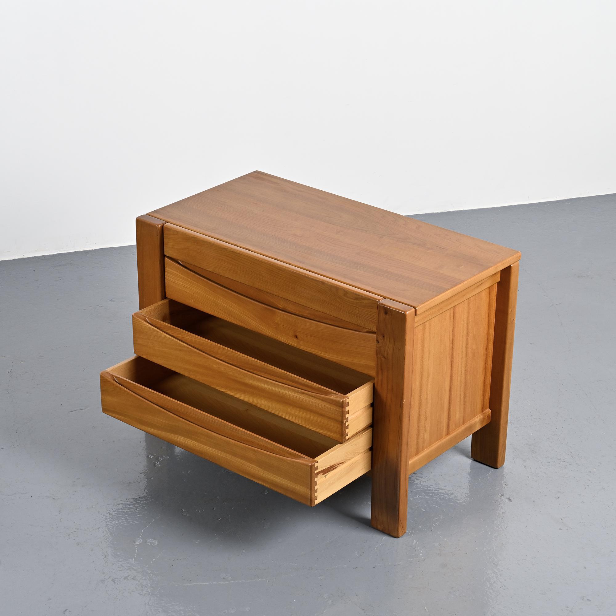 Commode en orme massif, Maison Regain