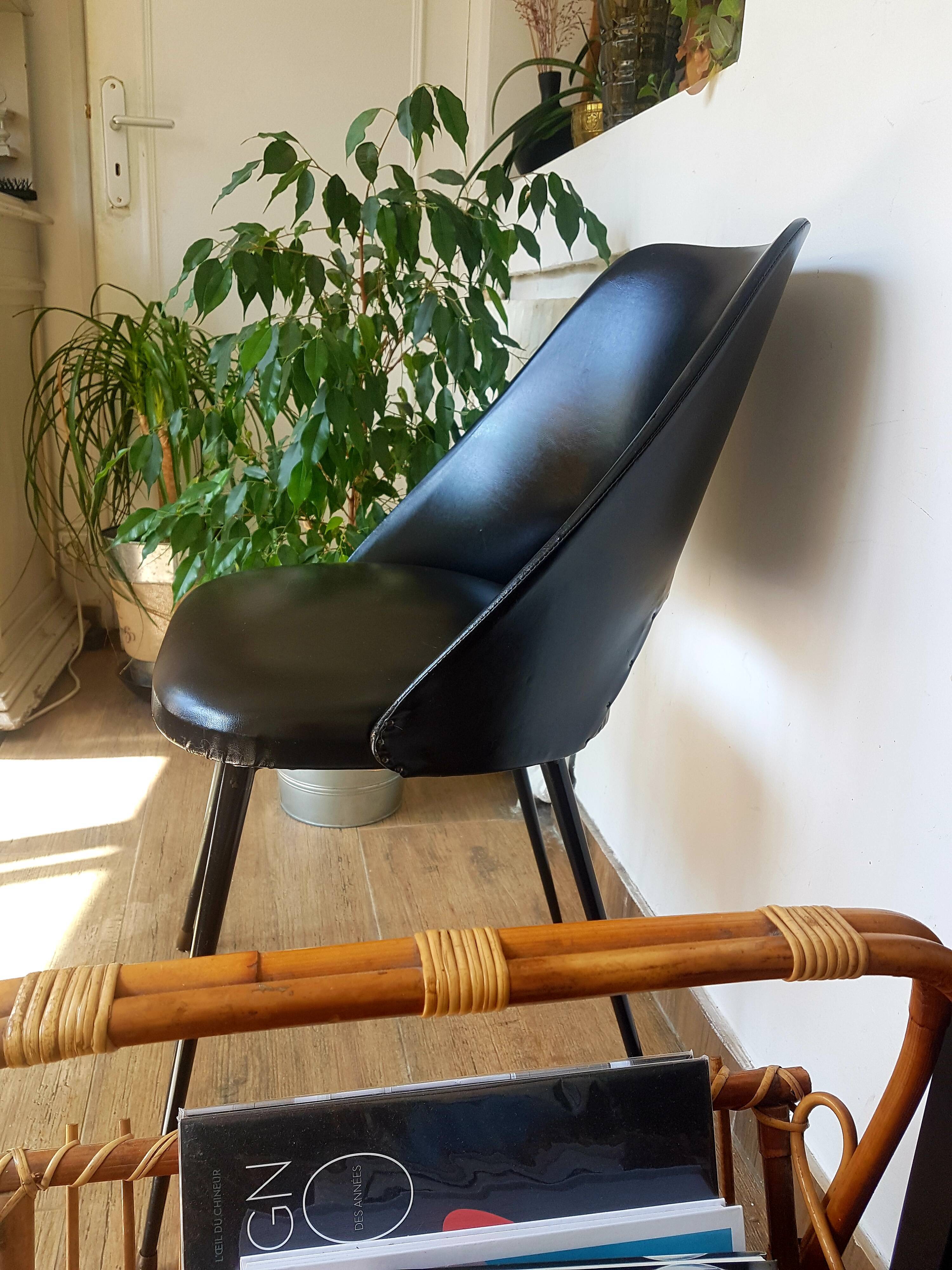 Chaise tonneau en skaï