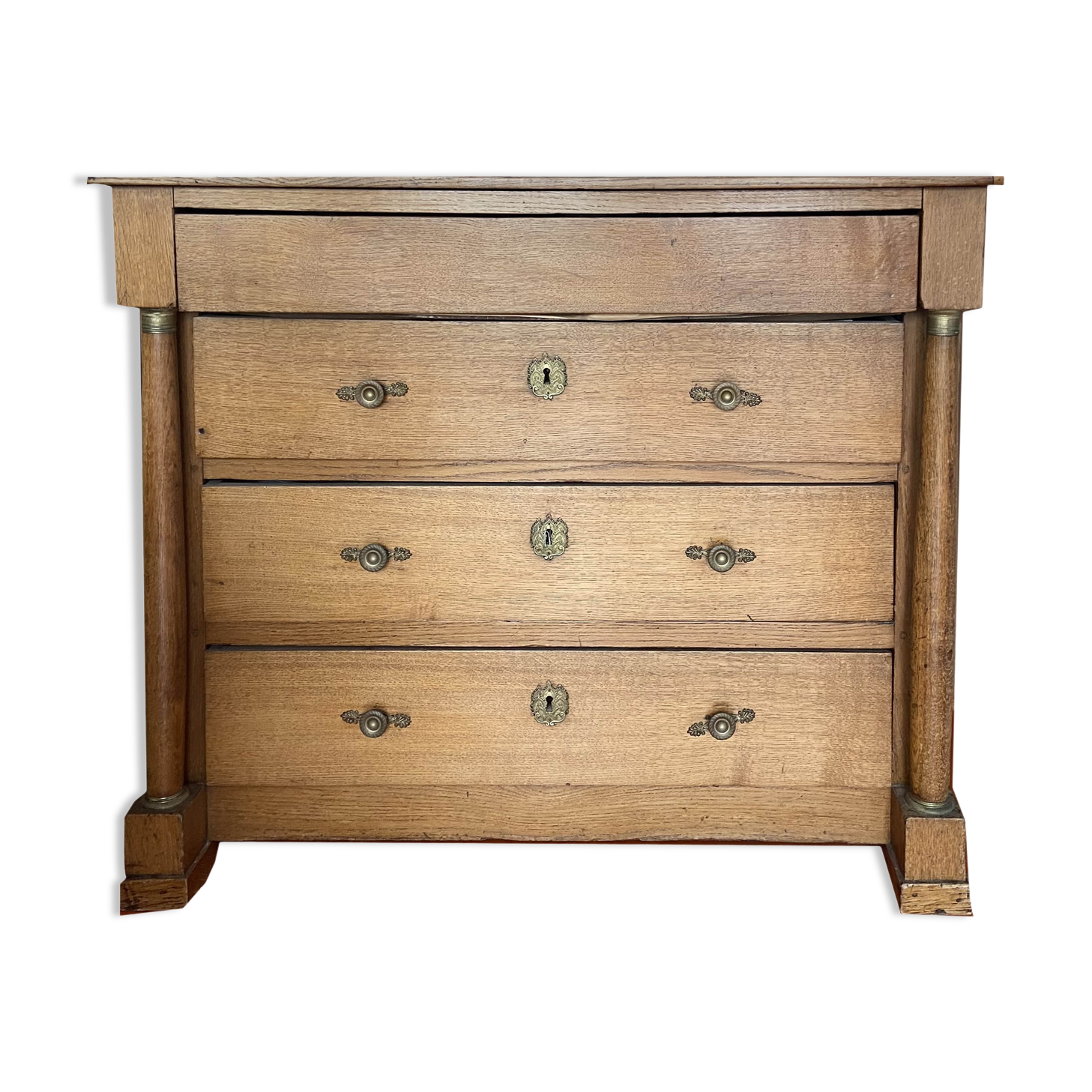 Antique chest of drawers