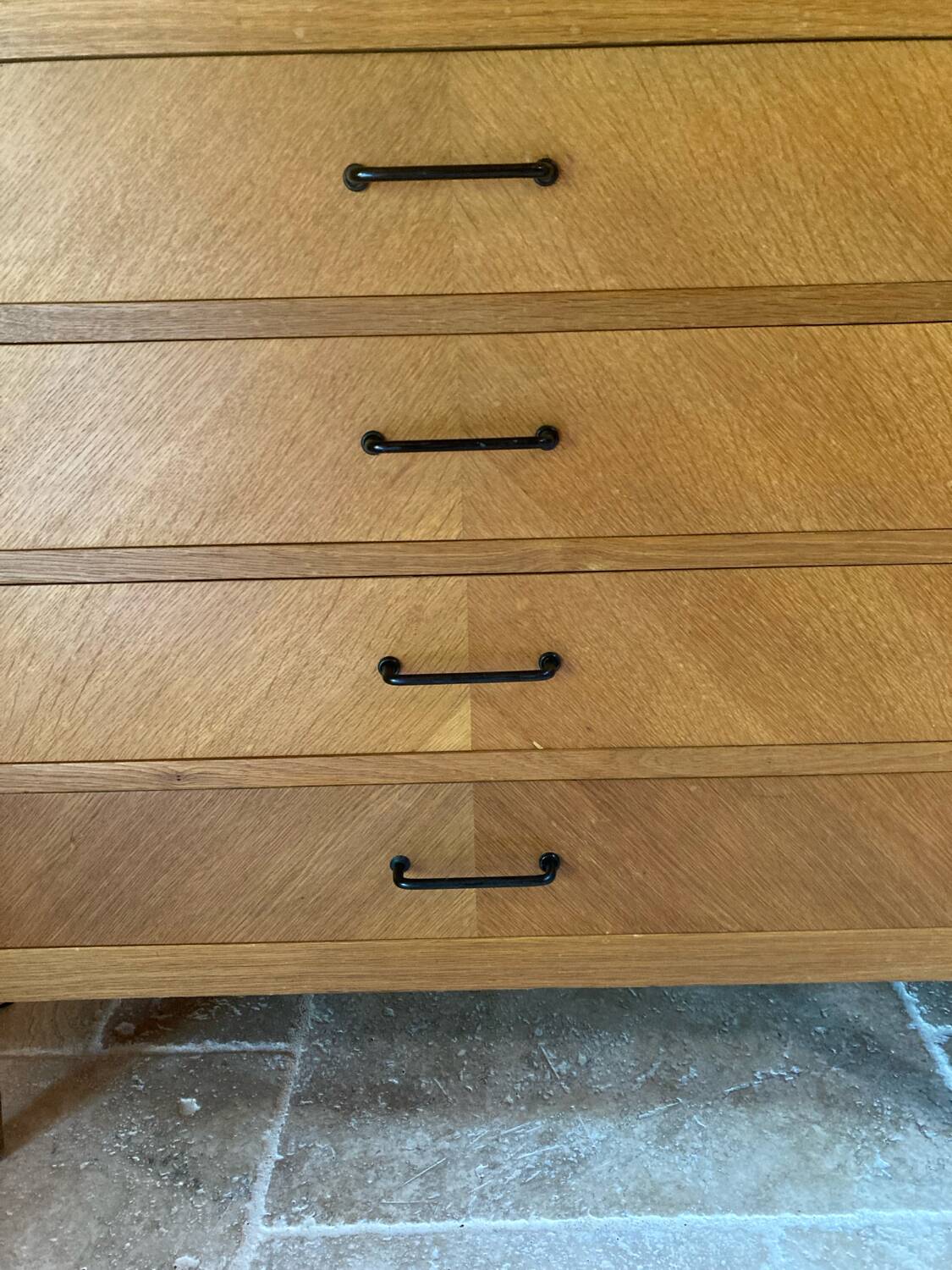 50/60 chest of drawers