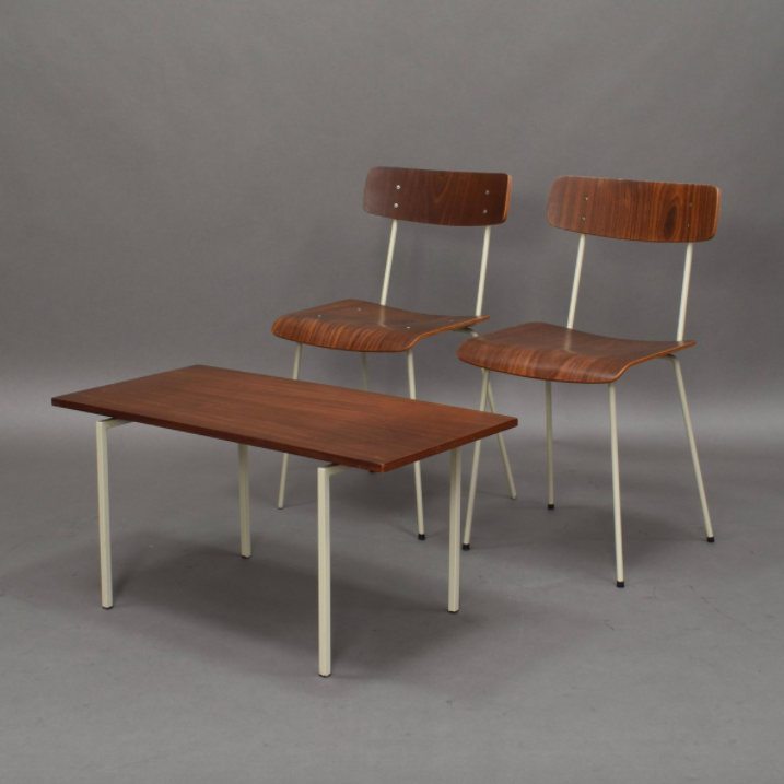 Chairs and bedroom table in Auping teak 50s