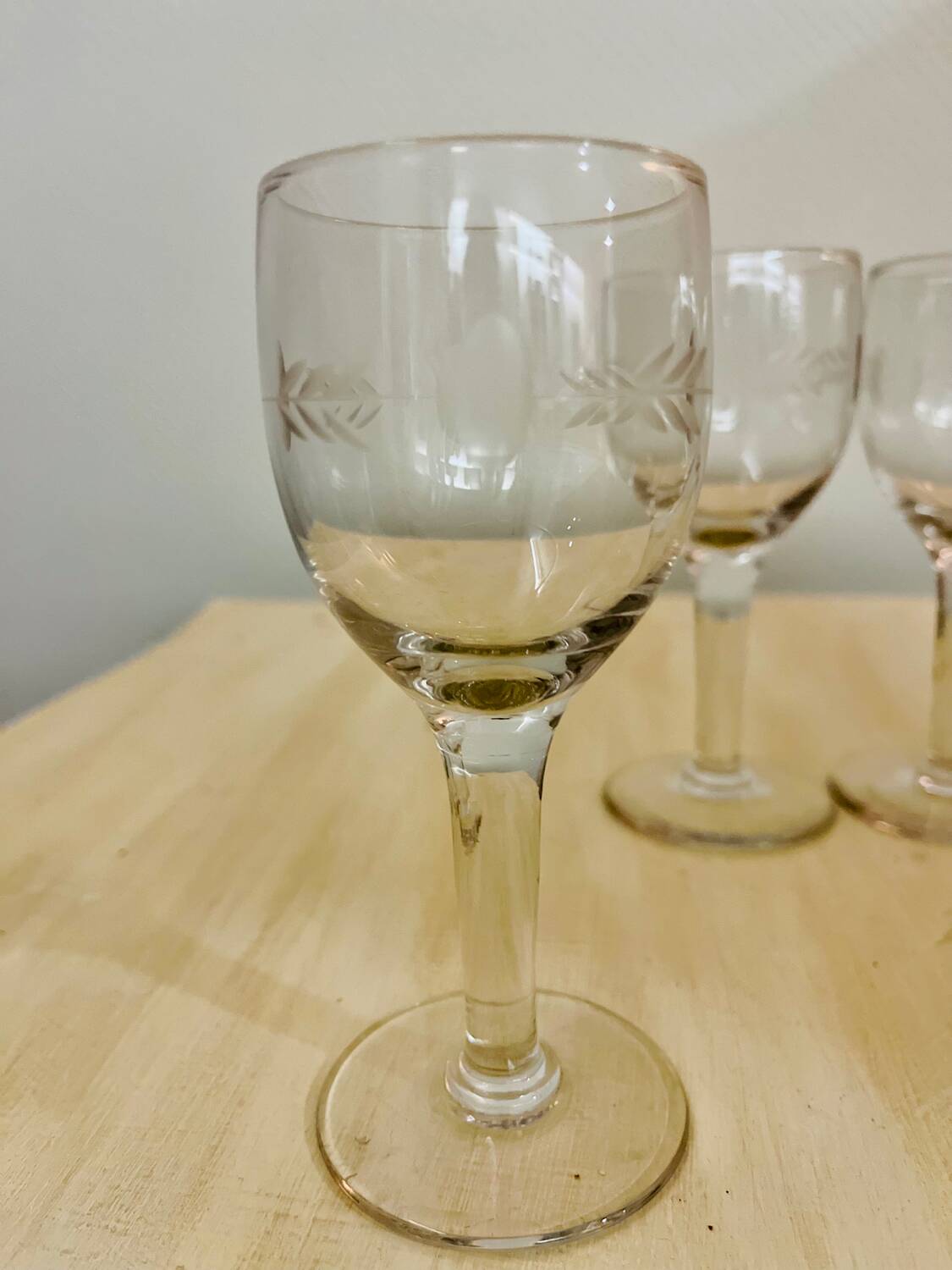 Set of 4 vintage wine or liquor glasses