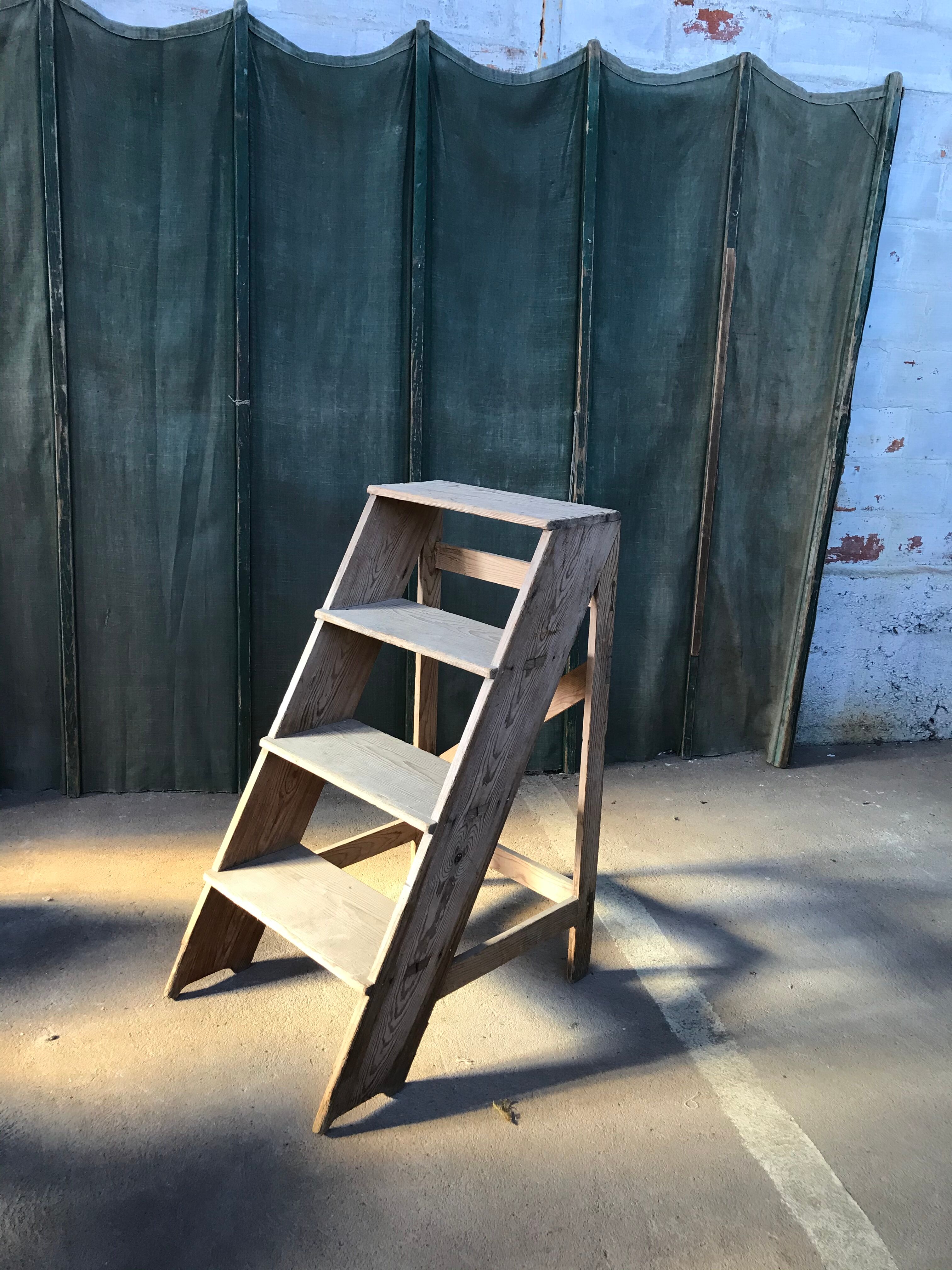 Escalier bois brut