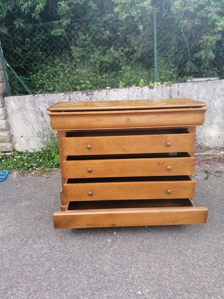 Louis Philippe dresser