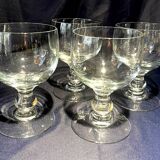 Suite de 4 verres a vin rouge a pied en cristal