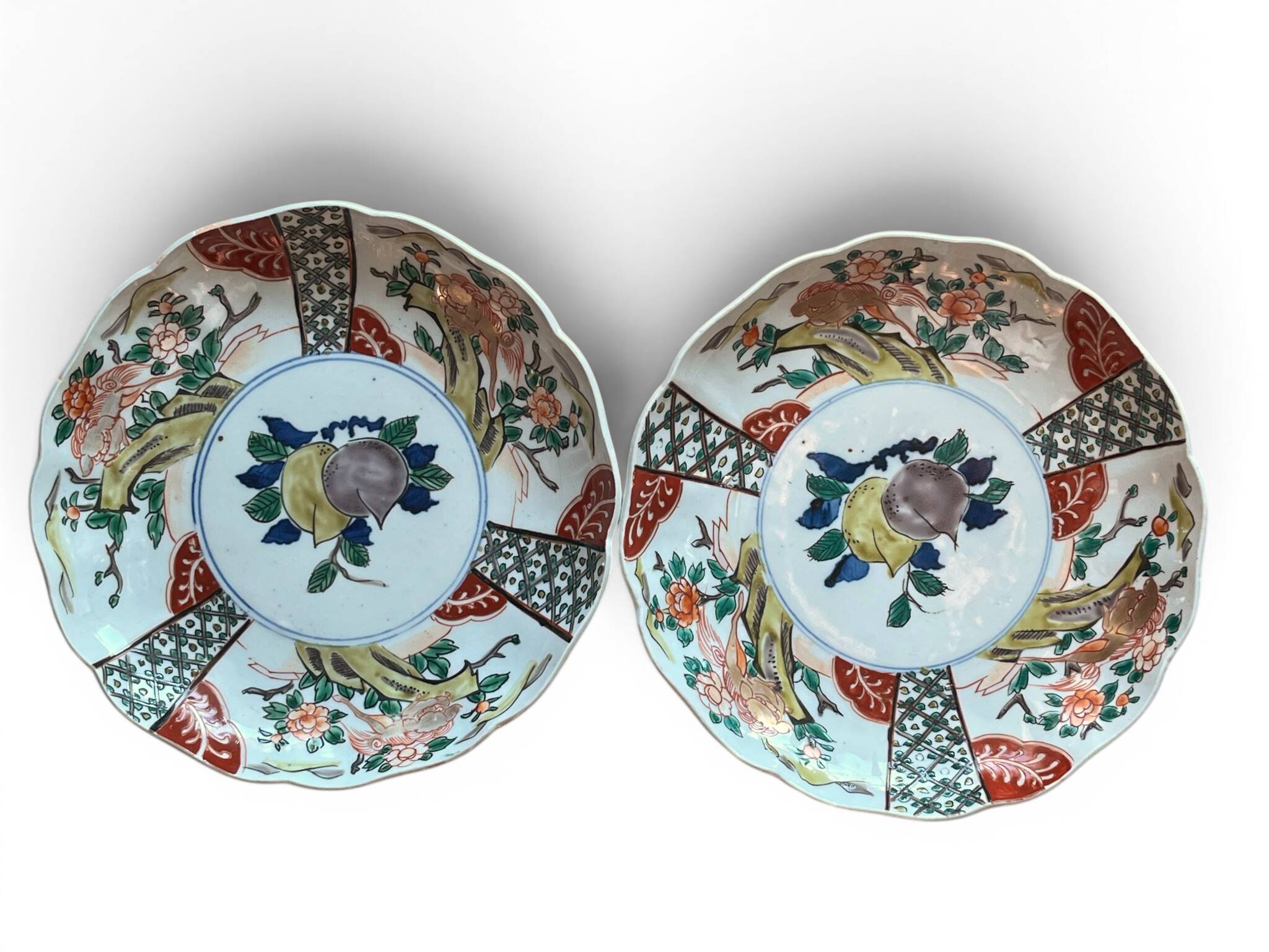 Japon, paire assiettes polylobées porcelaine polychrome XIXème