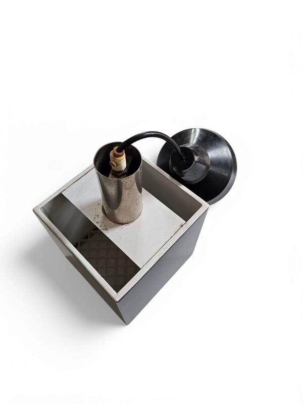 Petite suspension rectangulaire vintage Philips en métal noir / cube de design hollandais / modèle rare milieu du siècle moderne années 1970 avec diffuseur