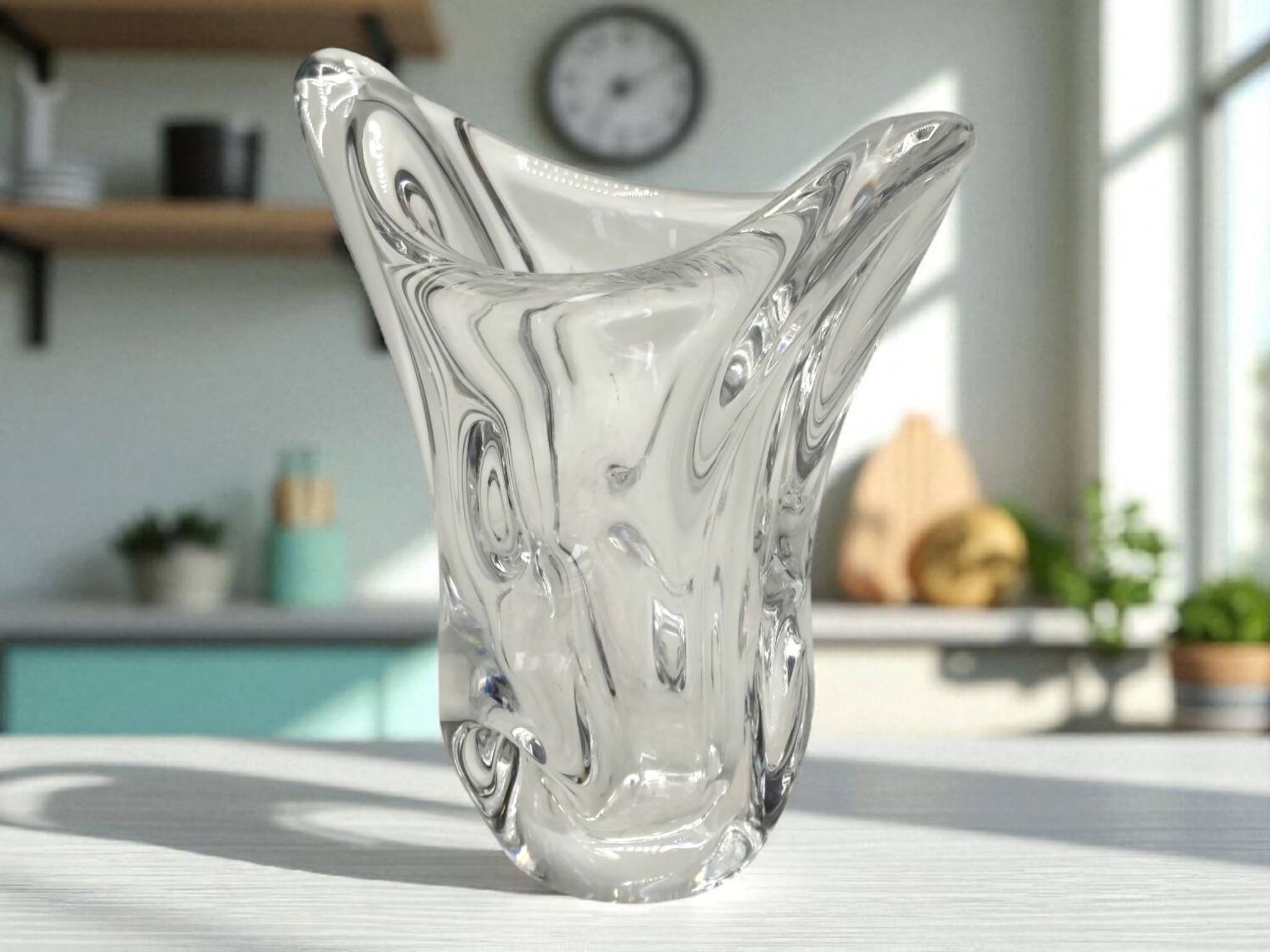 Vase en cristal de Sèvres des années 1950 - Design de forme libre soufflé à la main