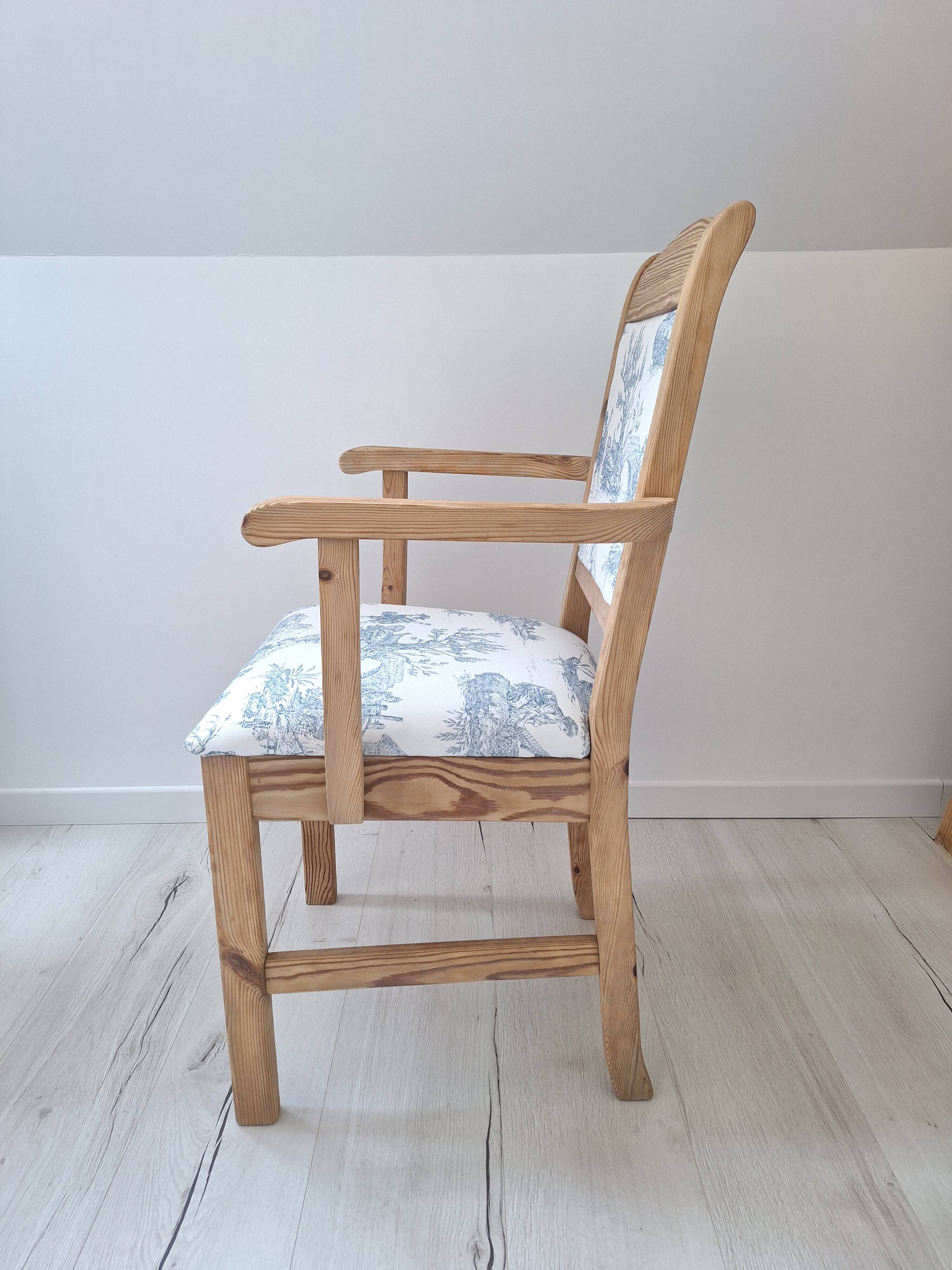 Chair / Armchair in solid wood and blue toile de Jouy