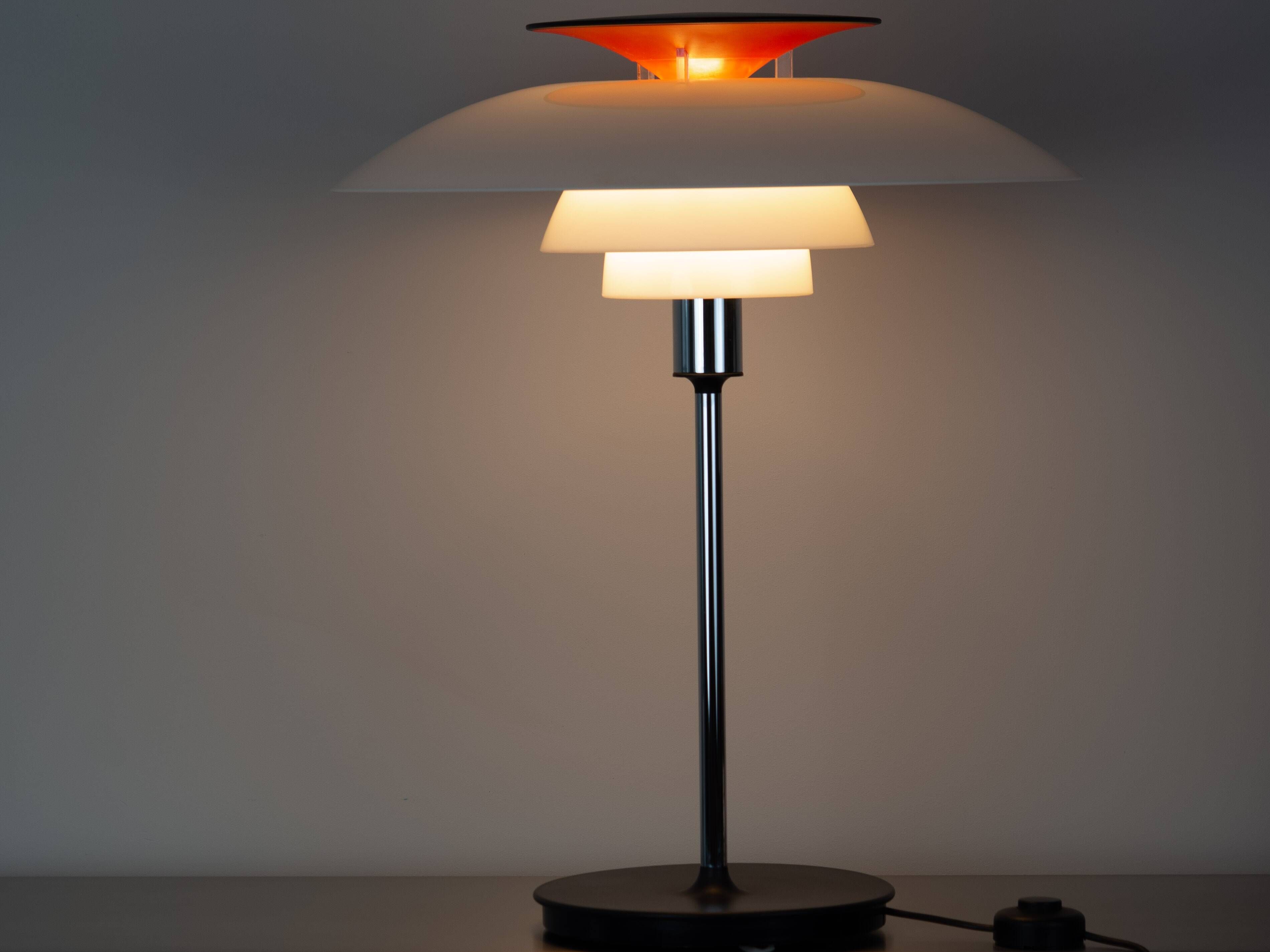 Lampe de table vintage PH 80 danoise par Poul Henningsen, Louis Poulsen, 1974