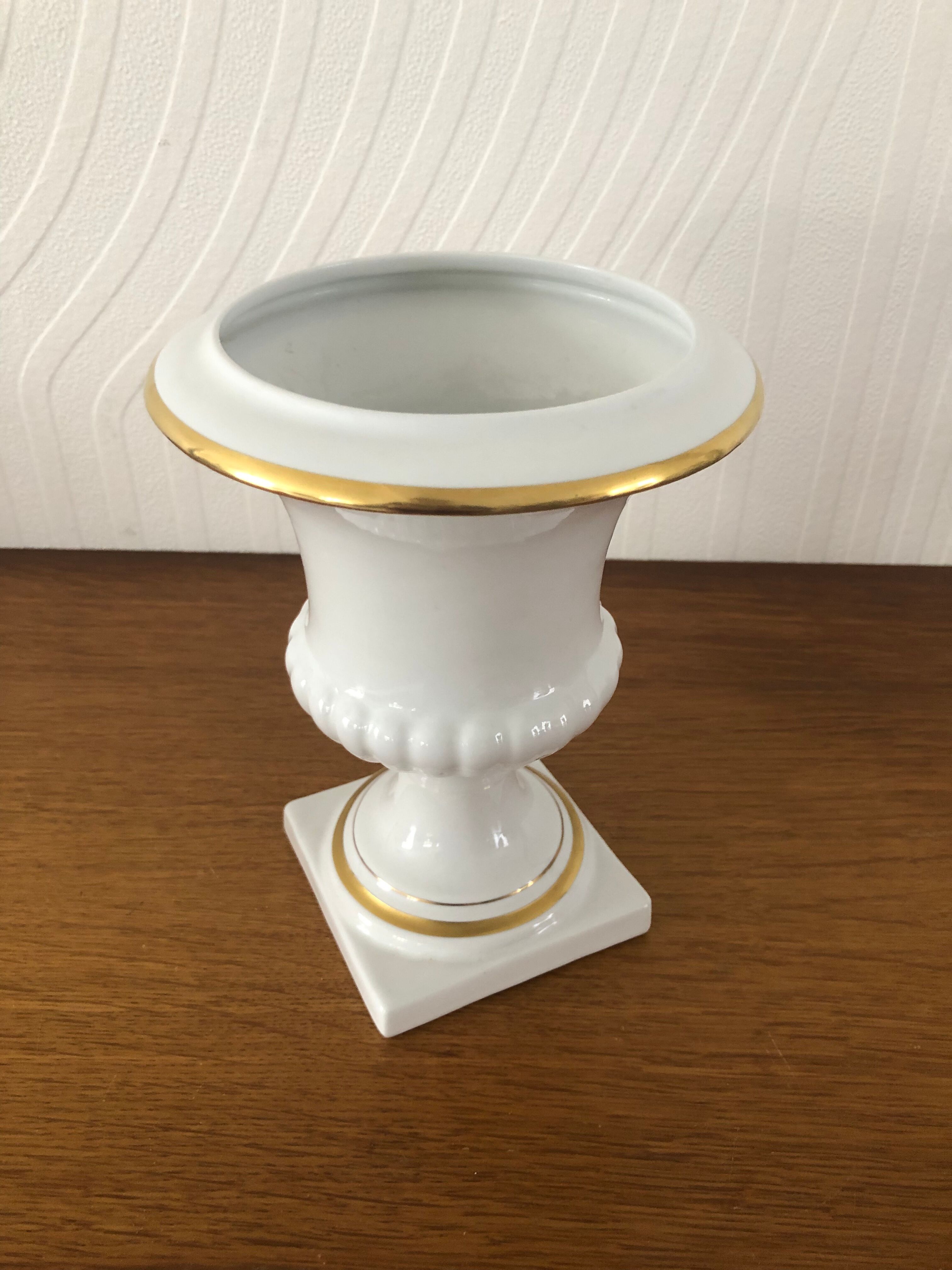 Vase Médicis blanc en porcelaine de Bruxelles