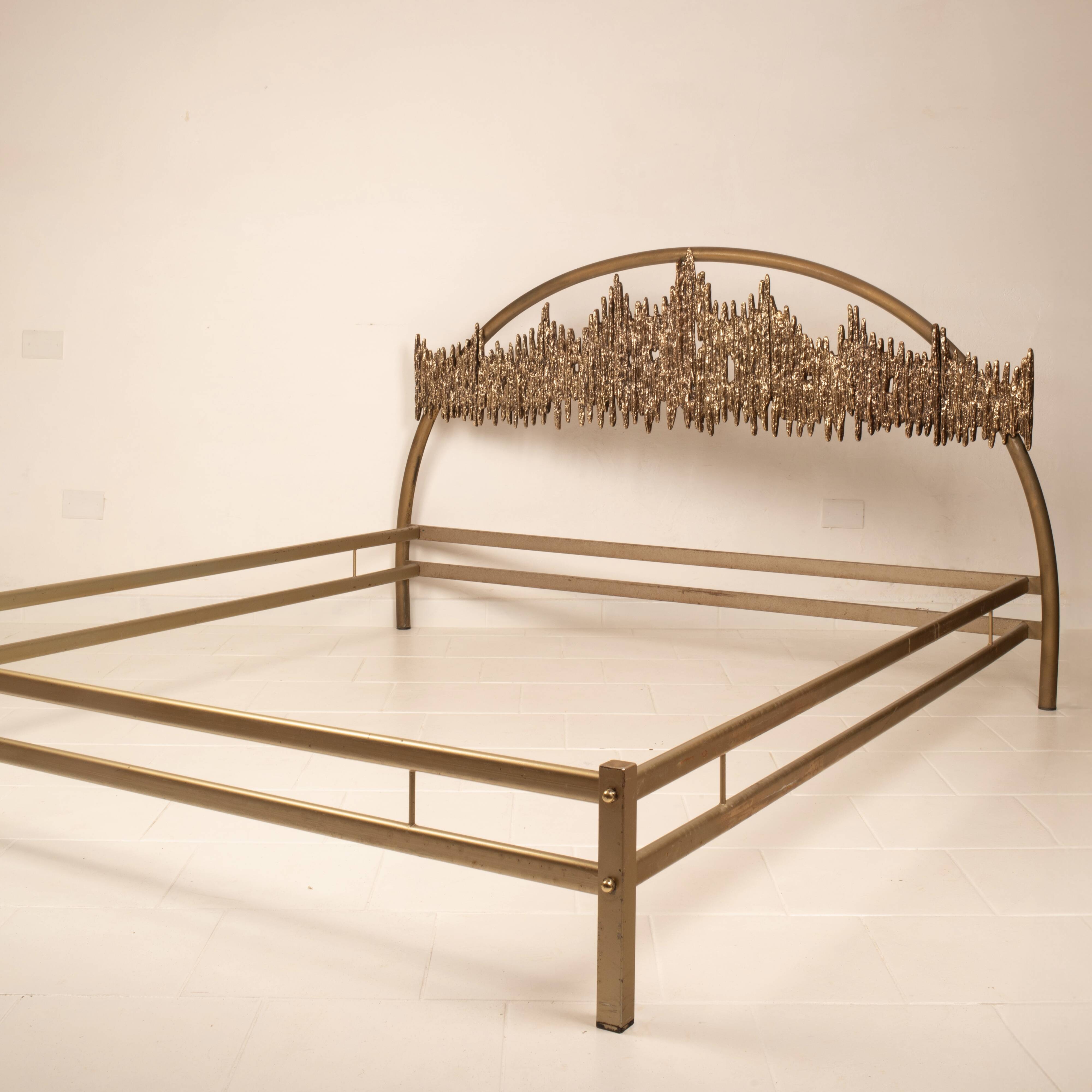 Aurora frame bed by Luciano Frigerio for Frigerio di Desio 1970