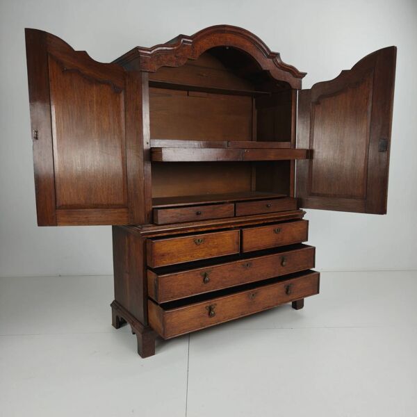 Rare armoire hollandaise en chêne du XVIIIe siècle – « Luierkabinet »